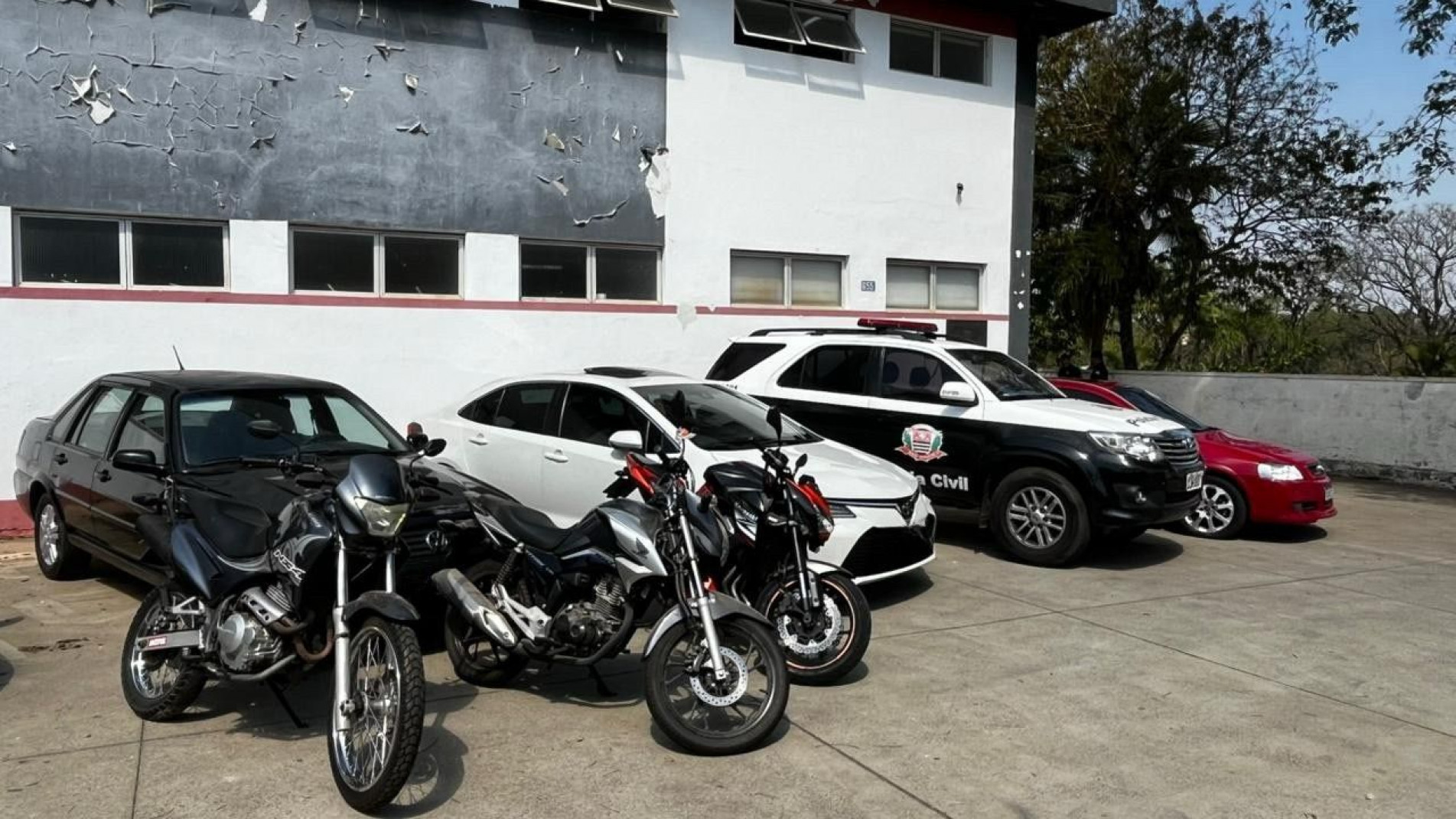 Também foram apreendidos seis veículos diante de indícios de prática de lavagem de capitais