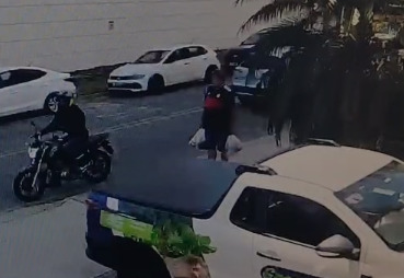 Câmeras de segurança do condomínio registraram a ação e as imagens foram anexadas ao boletim de ocorrência