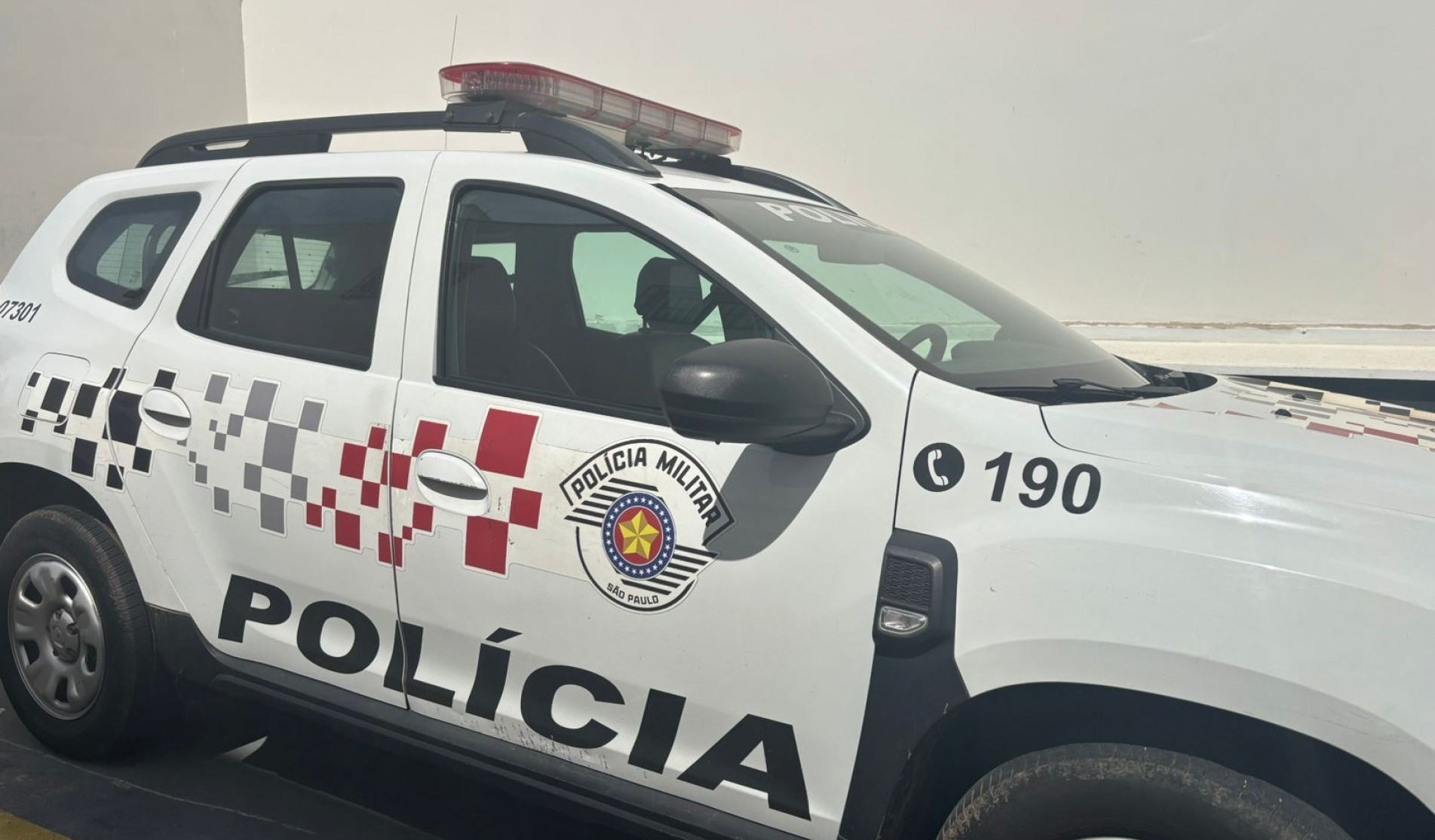 Segundo o registro da Polícia Militar de Capela do Alto, o Centro de Operações foi acionado na madrugada pelo proprietário de uma casa no bairro Distrito do Porto para averiguação do quintal da casa do solicitante, onde um homem estava caído apresentando diversas mordidas de cães