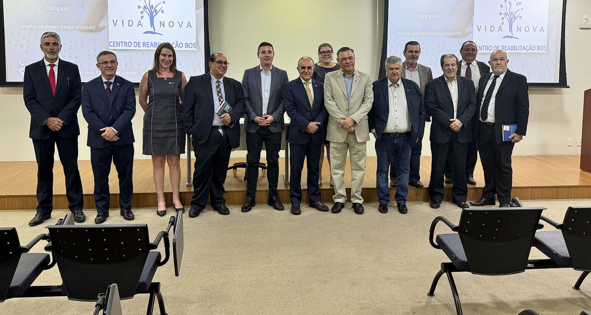 Ministro conheceu as instalações do BOS e conversou
com dirigentes sobre o atendimento à população
