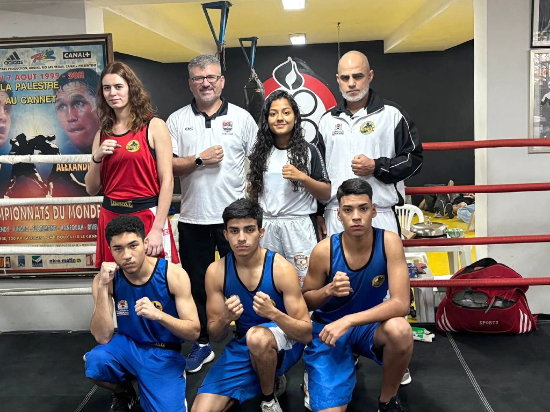 Atletas e comissão técnica posam para a foto após evento disputado em São Paulo