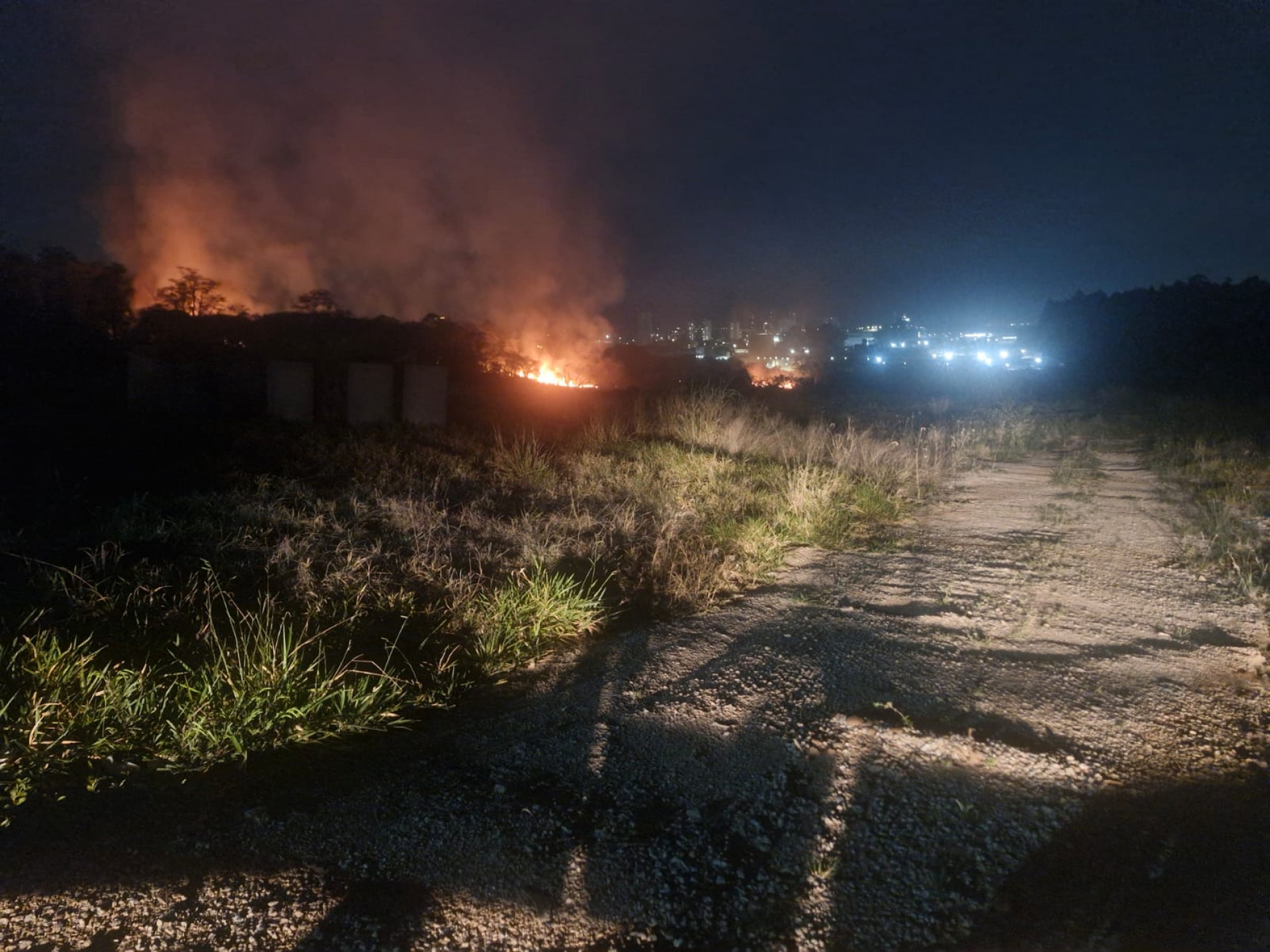 Até o momento, não há informações sobre prejuízos ou danos causados pela ocorrência.