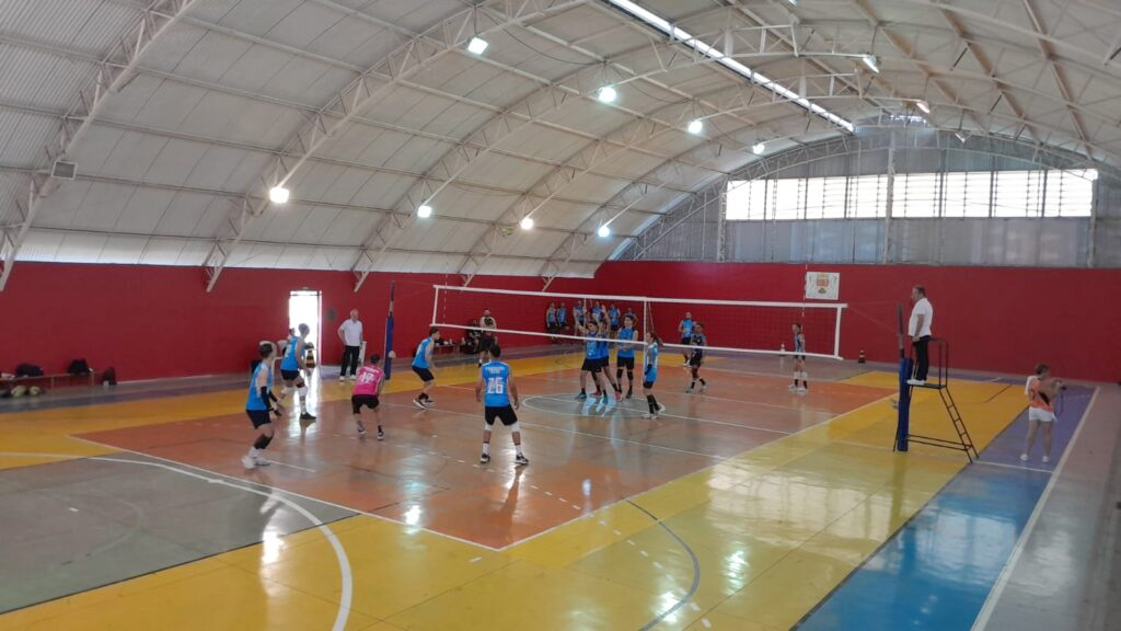 Partidas são disputadas, ao longo do dia, no Centro Esportivo da Vila Gabriel