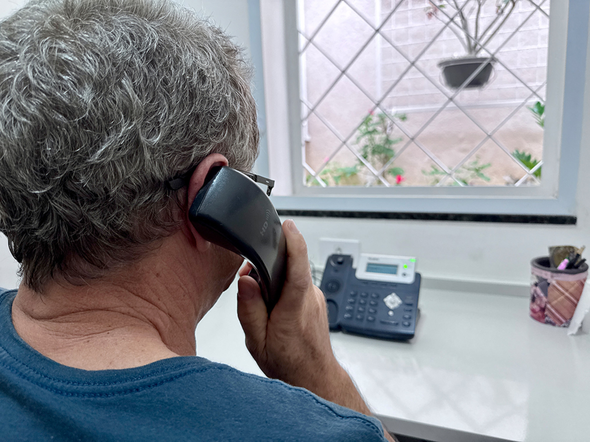 O atendimento é 24 horas por dia com opções de conversas por chat, 
e-mail ou pelo telefone, no número 188
