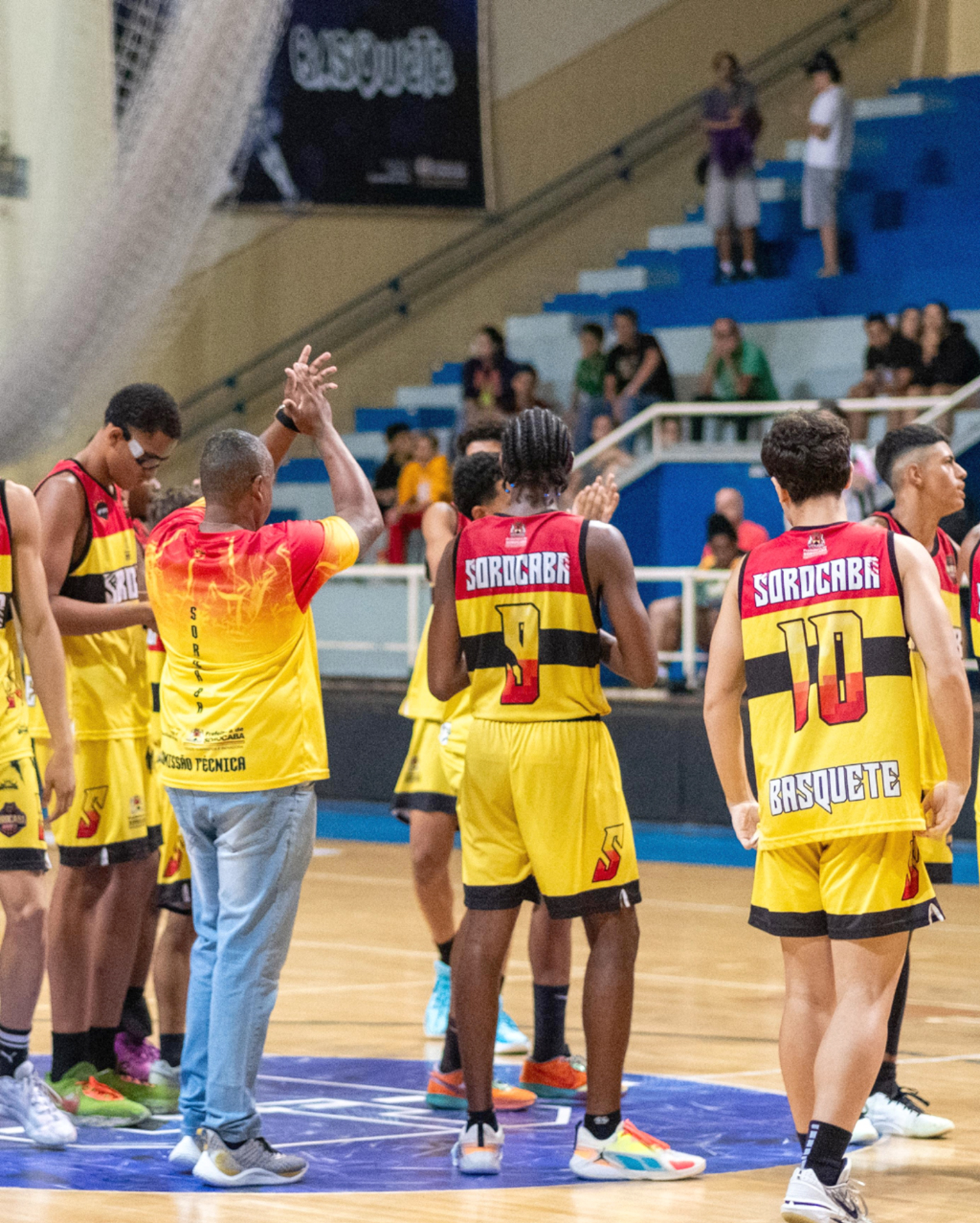 Atletas e técnico agradecem aos torcedores: precisam da vitória para forçar o terceiro jogo
