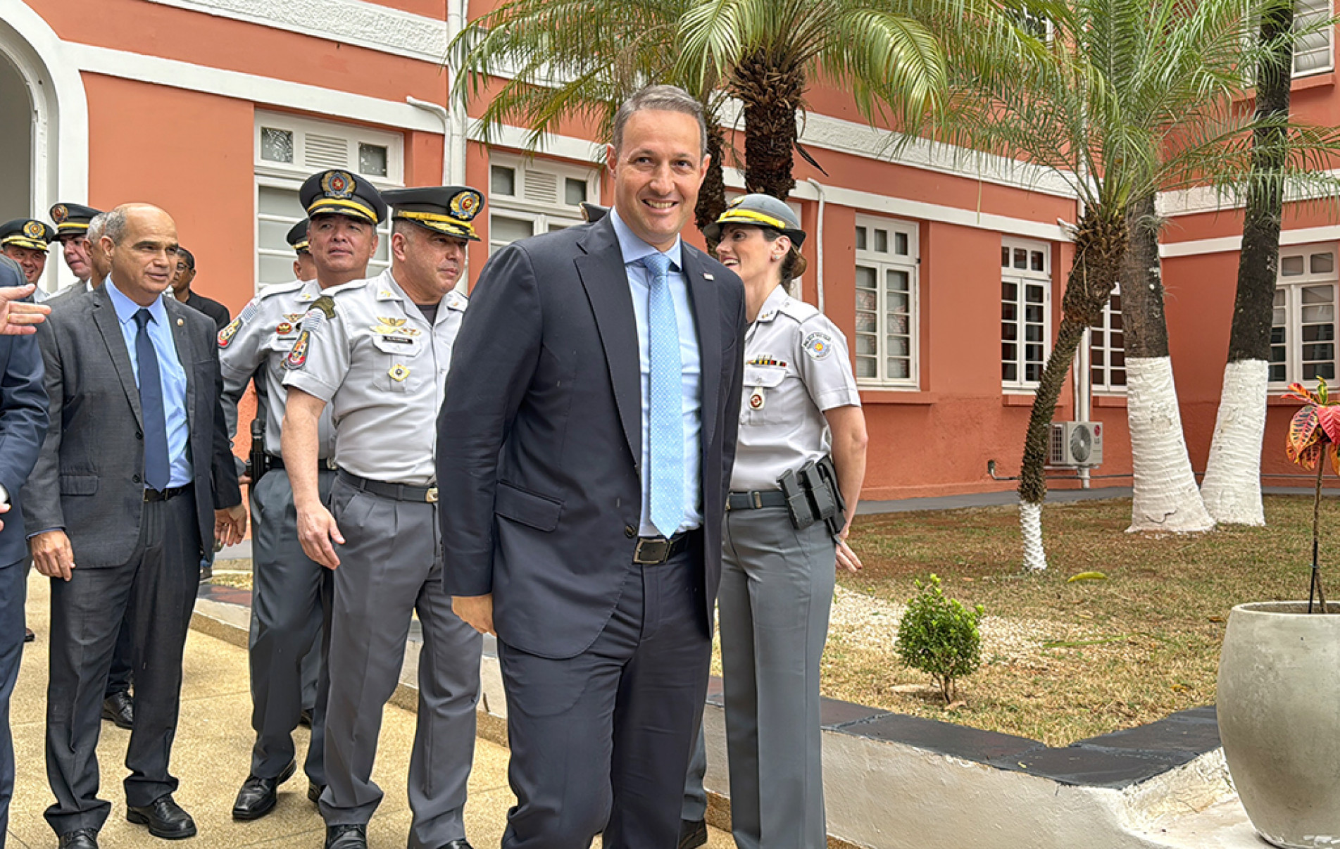 Secretário participou da outorga do Colar Comemorativo ao Sesquicentenário da Revolução Liberal de 1842
