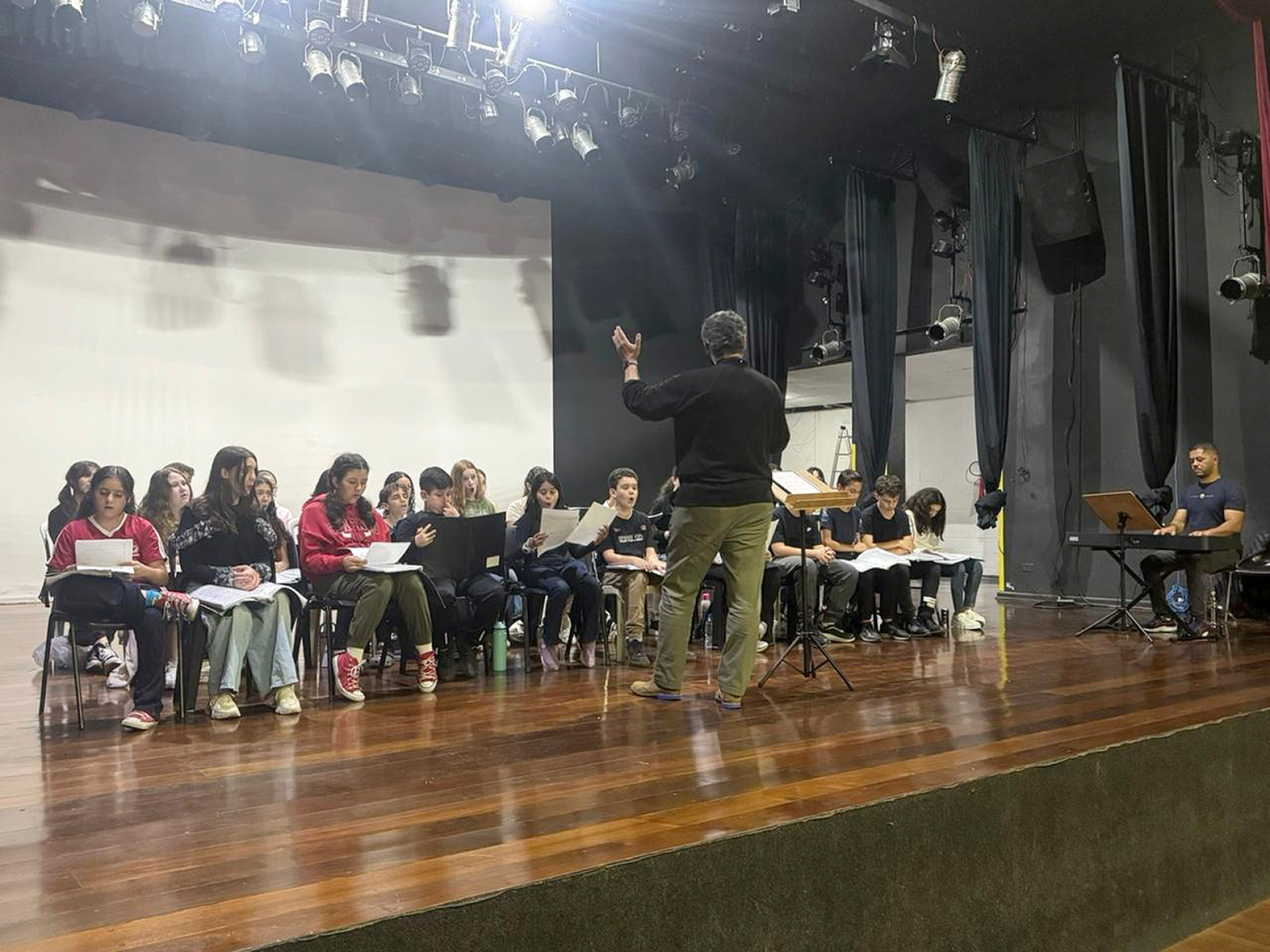 Evento visa atividades práticas e teóricas à técnica vocal
