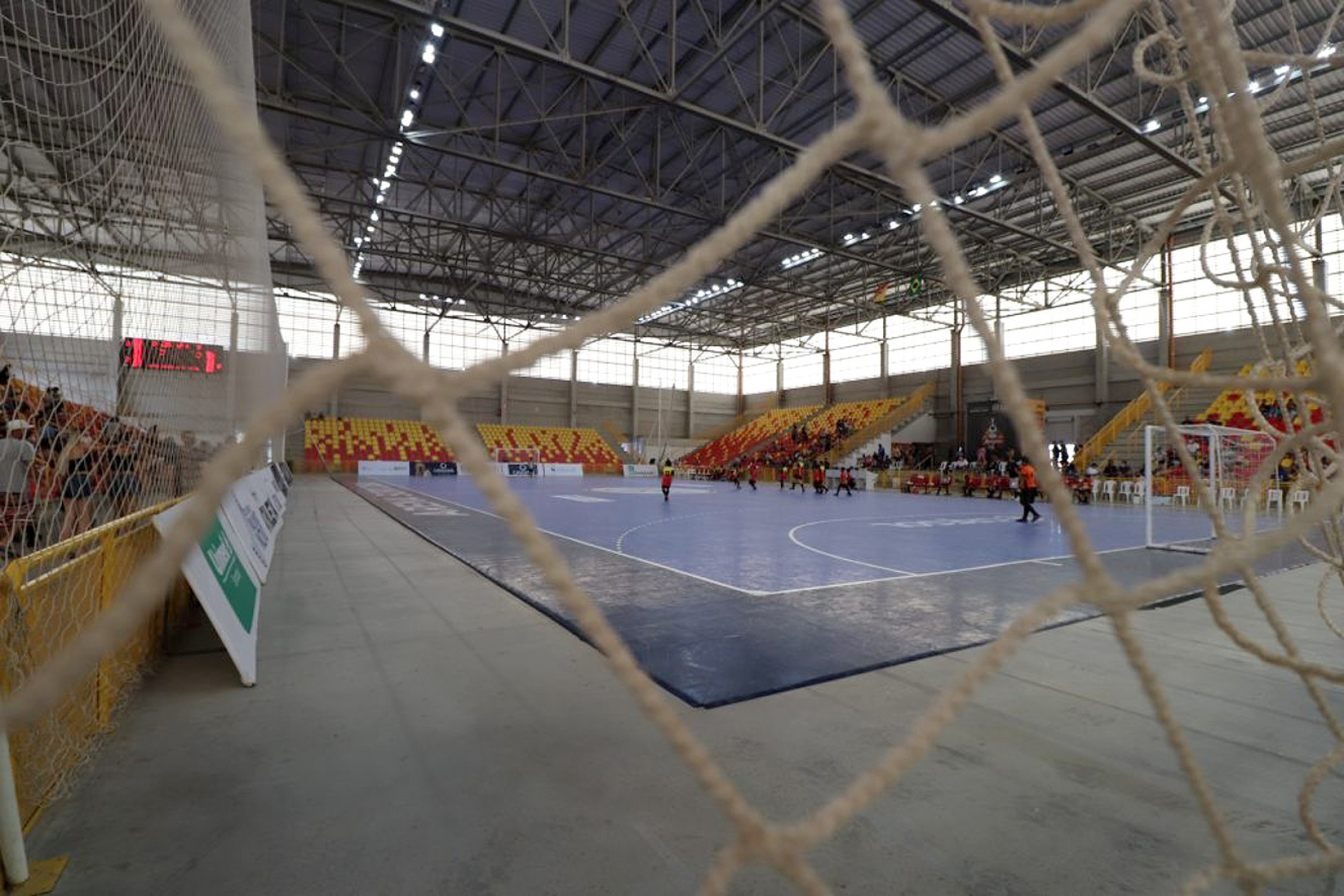 Bola rola, a partir das 8h, no Ginásio Municipal de 
Esportes e no Centro Esportivo Maria Eugênia