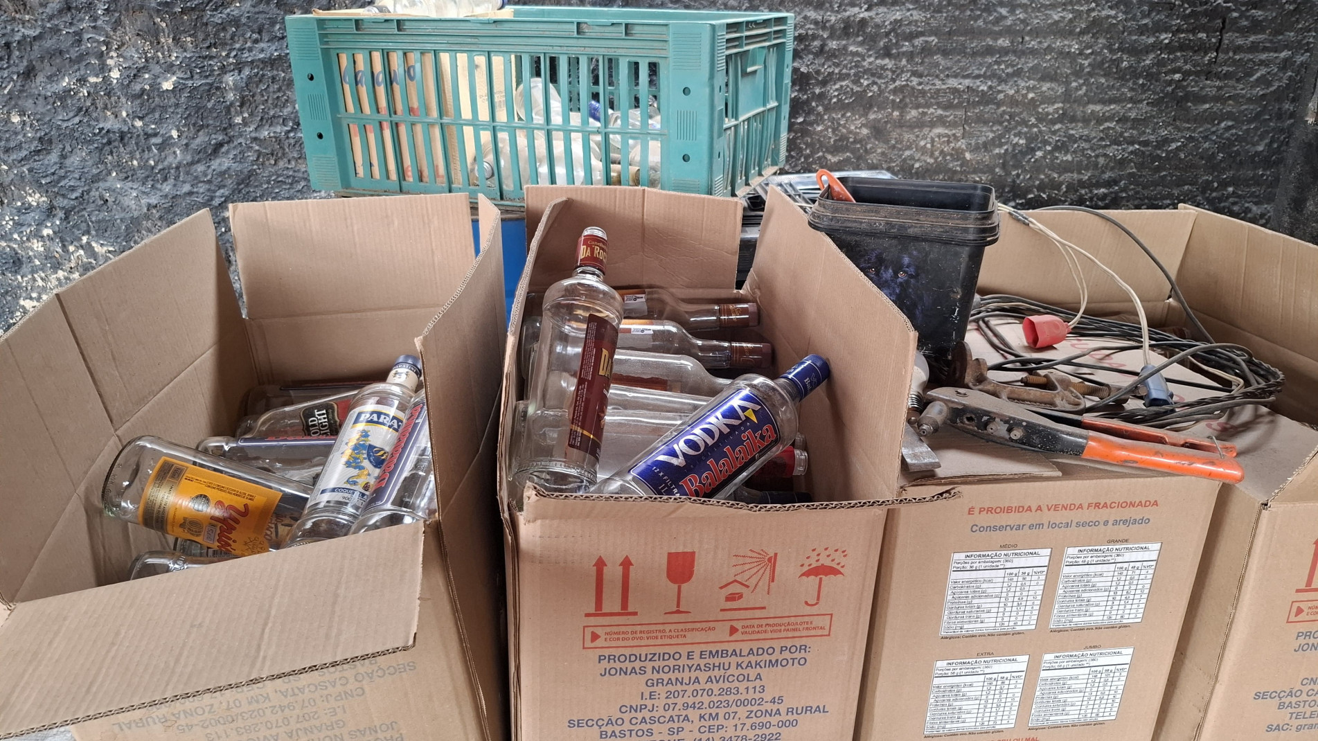 O galp&atilde;o operava em condi&ccedil;&otilde;es consideradas inadequadas para qualquer tipo de manipula&ccedil;&atilde;o de produtos