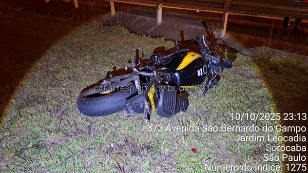 Os motoristas dos carros pararam no acostamento prestando socorro, mas a vítima não resistiu aos ferimentos e morreu no local