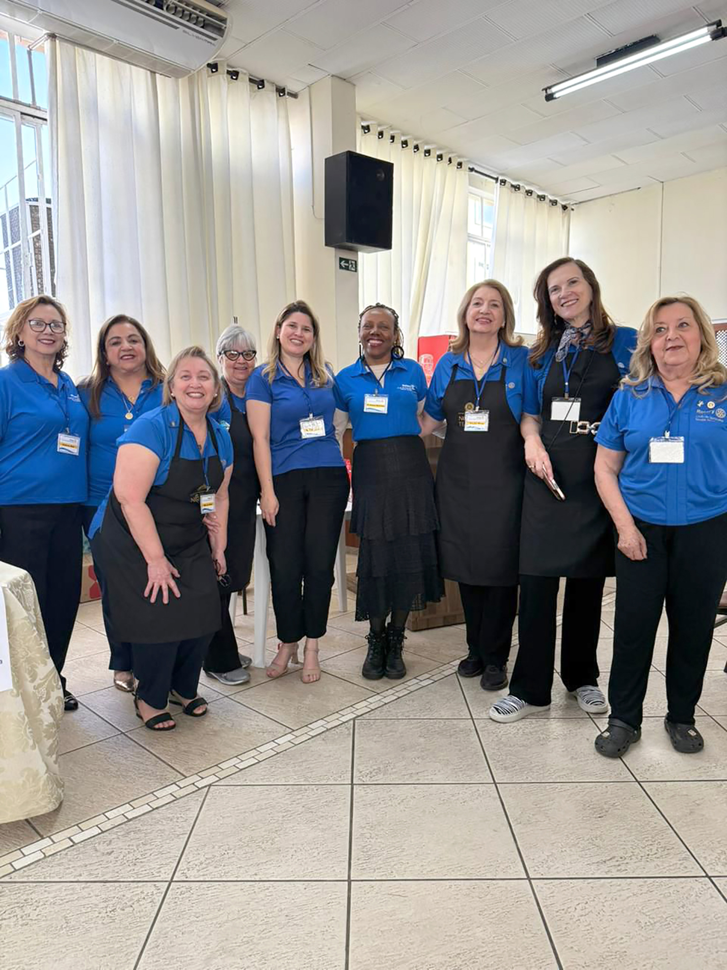 Dolores Ferreira Borges dos Reis; Ana Célia Amaral Ayres Dellosso; Nilza Aparecida Aloíssio de Deus; Lúcia Elena Brandão; a presidente do Rotary Novos Tempos, Patrícia Gutierres Veríssimo Lima; Maria Helena Severiano; Rogélia Fatima Cretuci Bittar; Marli Lanza Kalil e Lilian Colaiácovo Martire