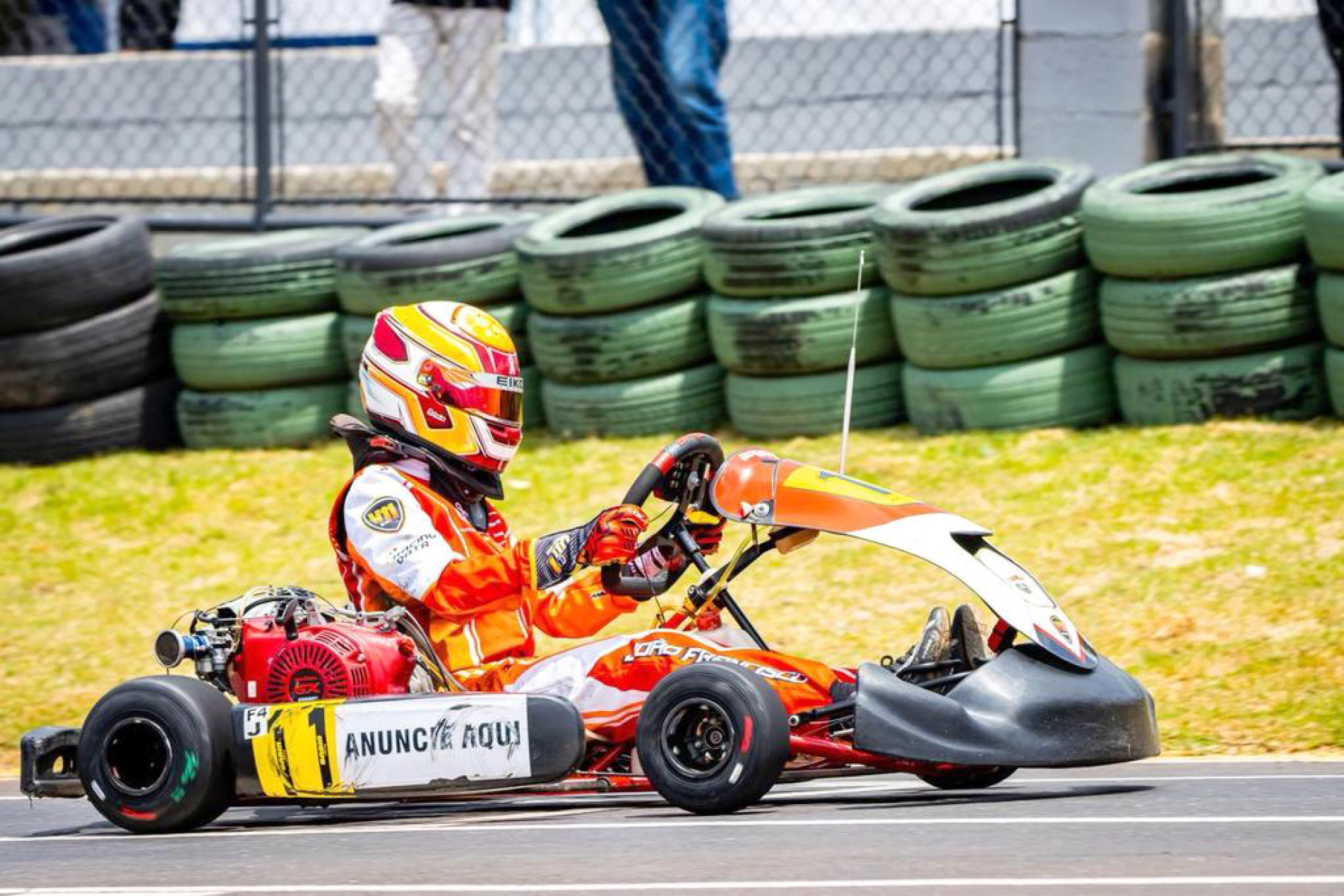 Com duas vitórias e melhor volta, João reagiu após punição na tomada de tempo e retornou à ponta da classificação geral