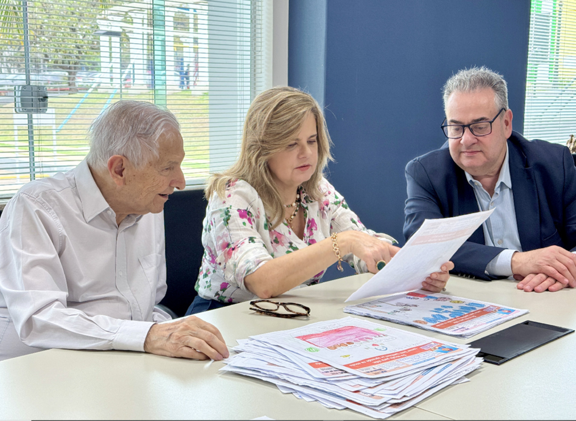 Comissão julgadora foi formada pela artista plástica Tânia Barbosa Pagliato, pelo médico Luiz Ferraz de Sampaio Neto (à dir.) e por Laelso Rodrigues (à esq.), da diretoria executiva da FUA 