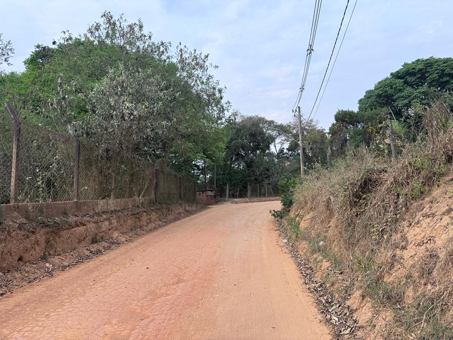 Trecho sem pavimentação da estrada da Campininha
