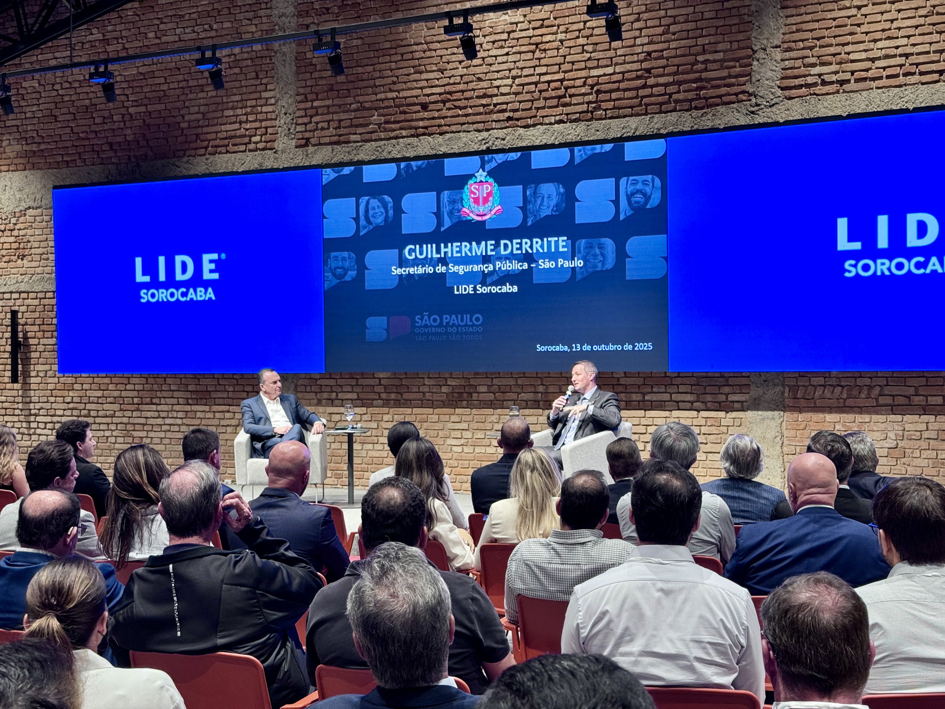 O evento contou com a presença de cerca de 100 empresários 