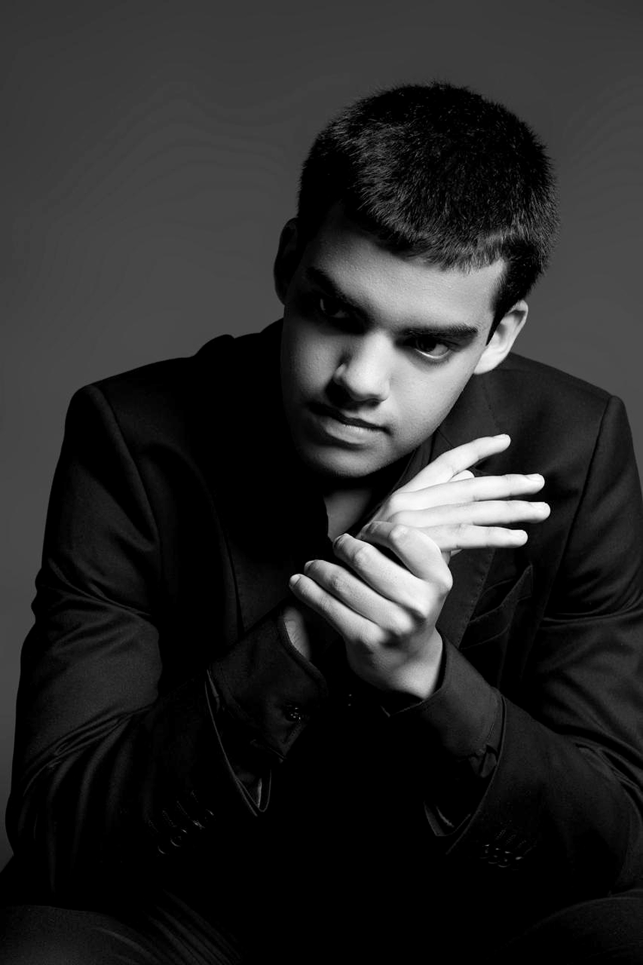 Com 17 anos, Théo acumula currículo impressionante
