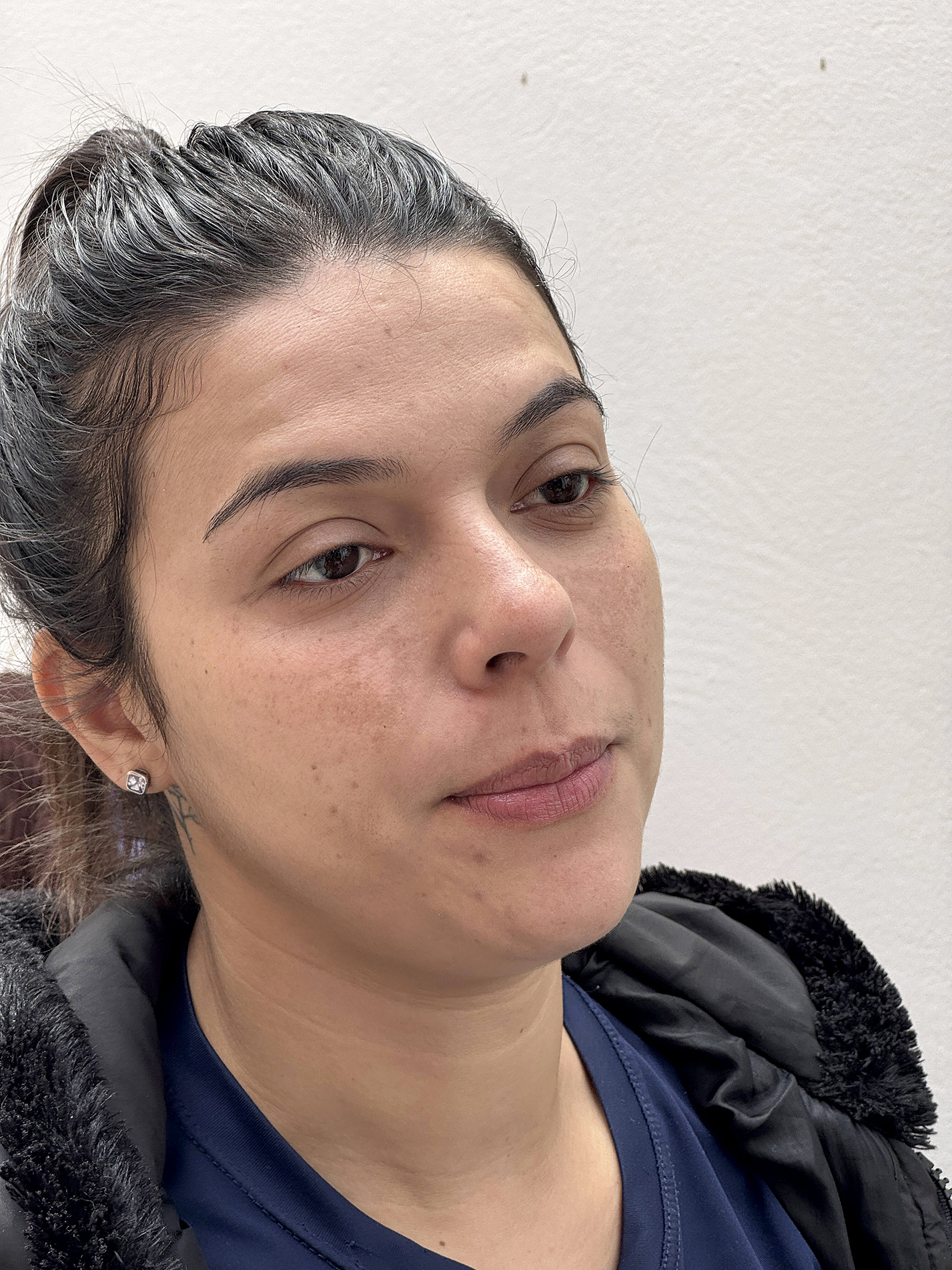Adriele Pedroso relata o
 apoio que recebe para
 cuidar da mãe ostomizada 
na Instituição
