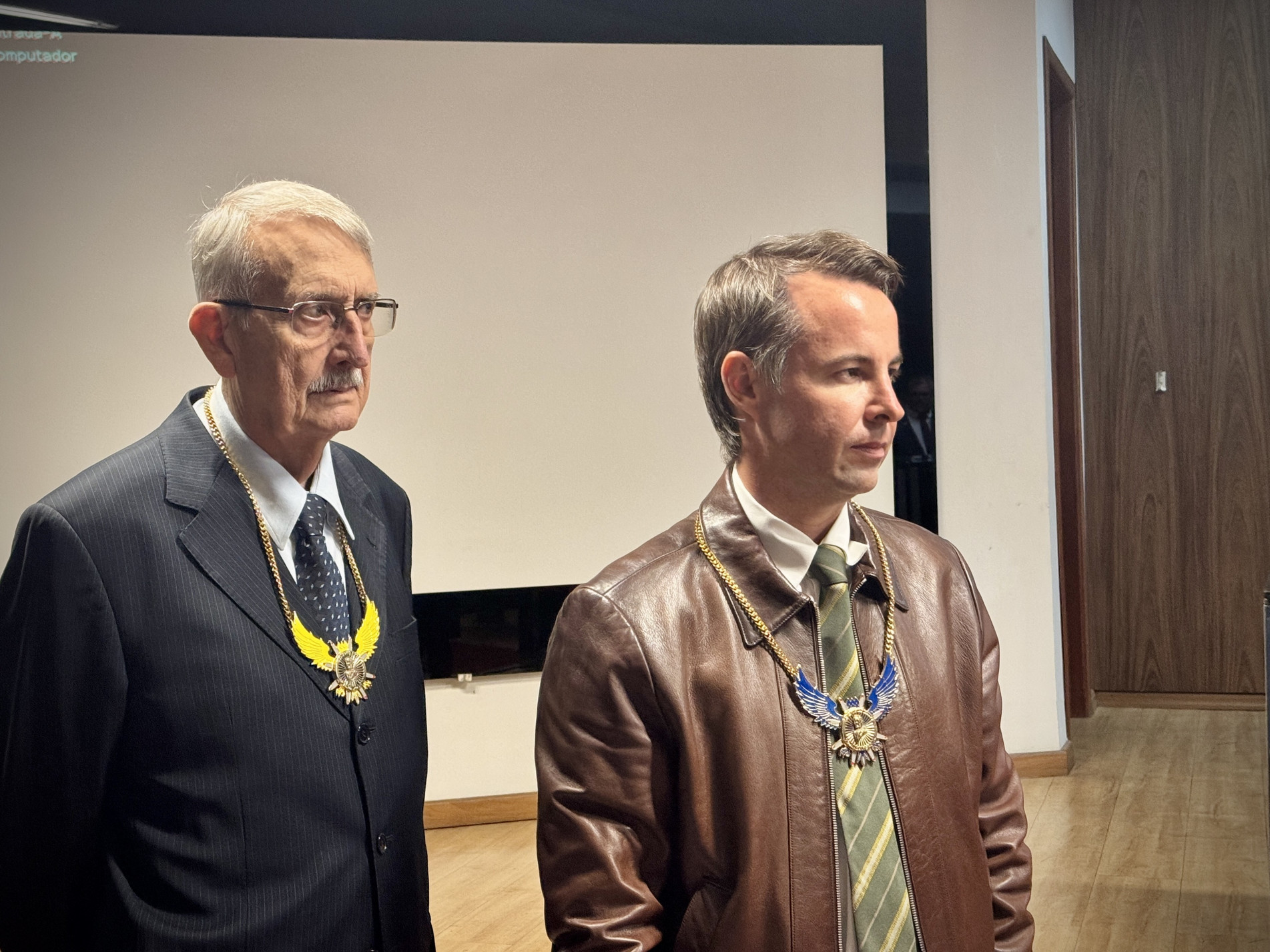 Presidente do IHGGS Adilson Cézar e presidente do Museu Asas de Um Sonho Marcos Amaro são condecorados 