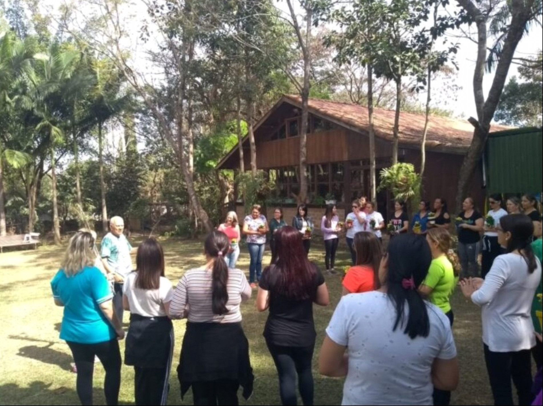 Ação traz percurso ecocultural com narrativa reflexiva
