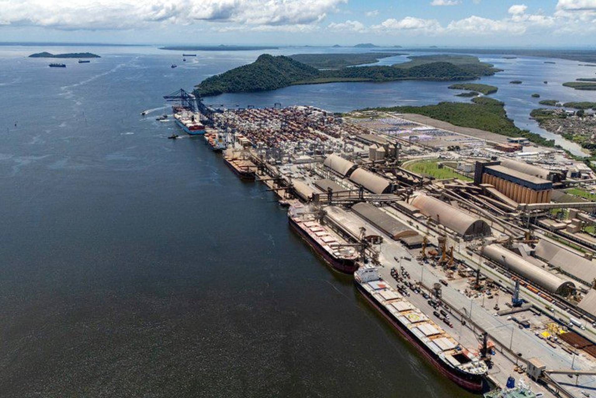 É o 1º canal de acesso portuário a ser arrendado no País
