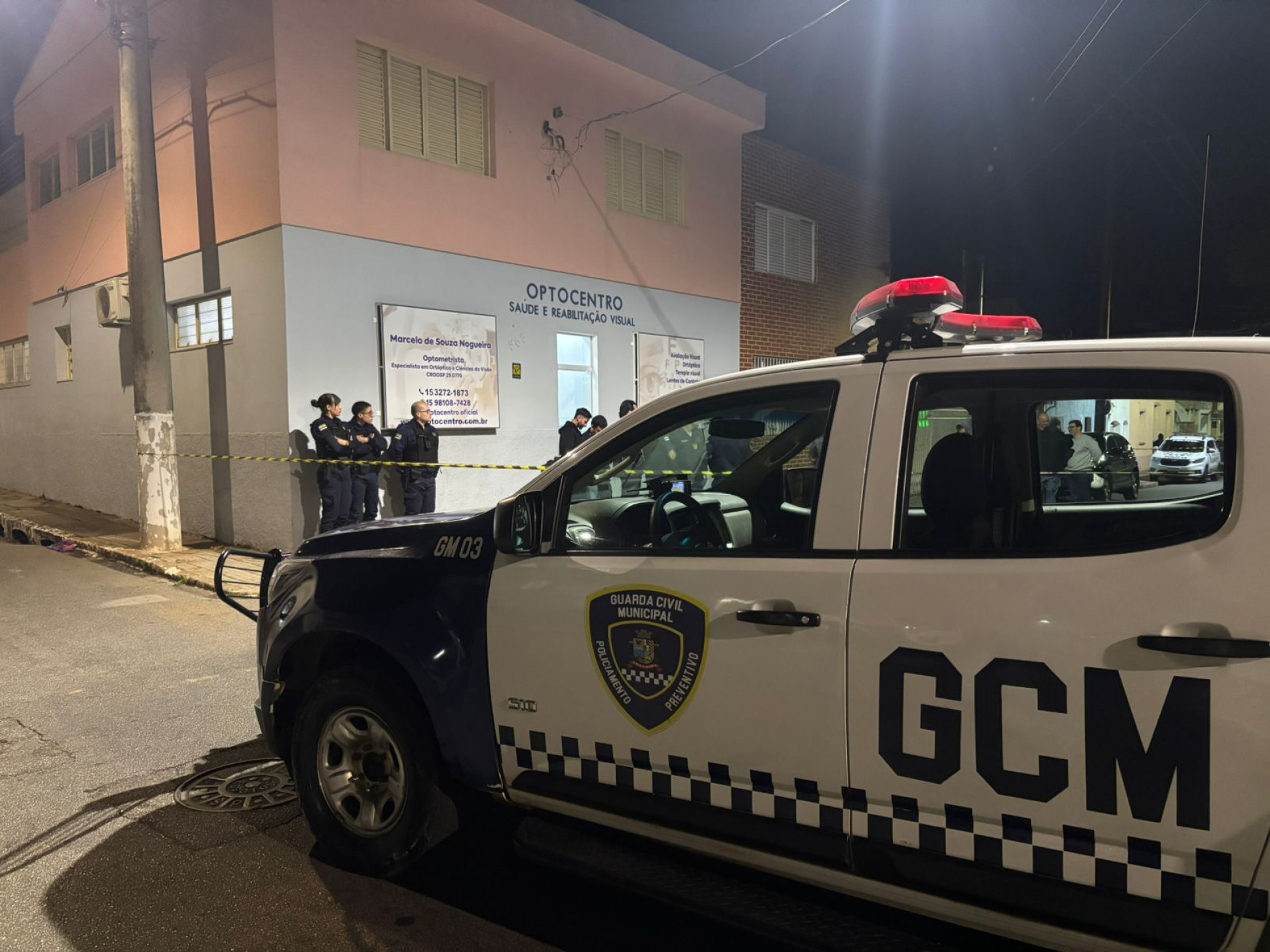 As investigações indicam que o acusado simulou um assalto antes de atirar contra as vítimas