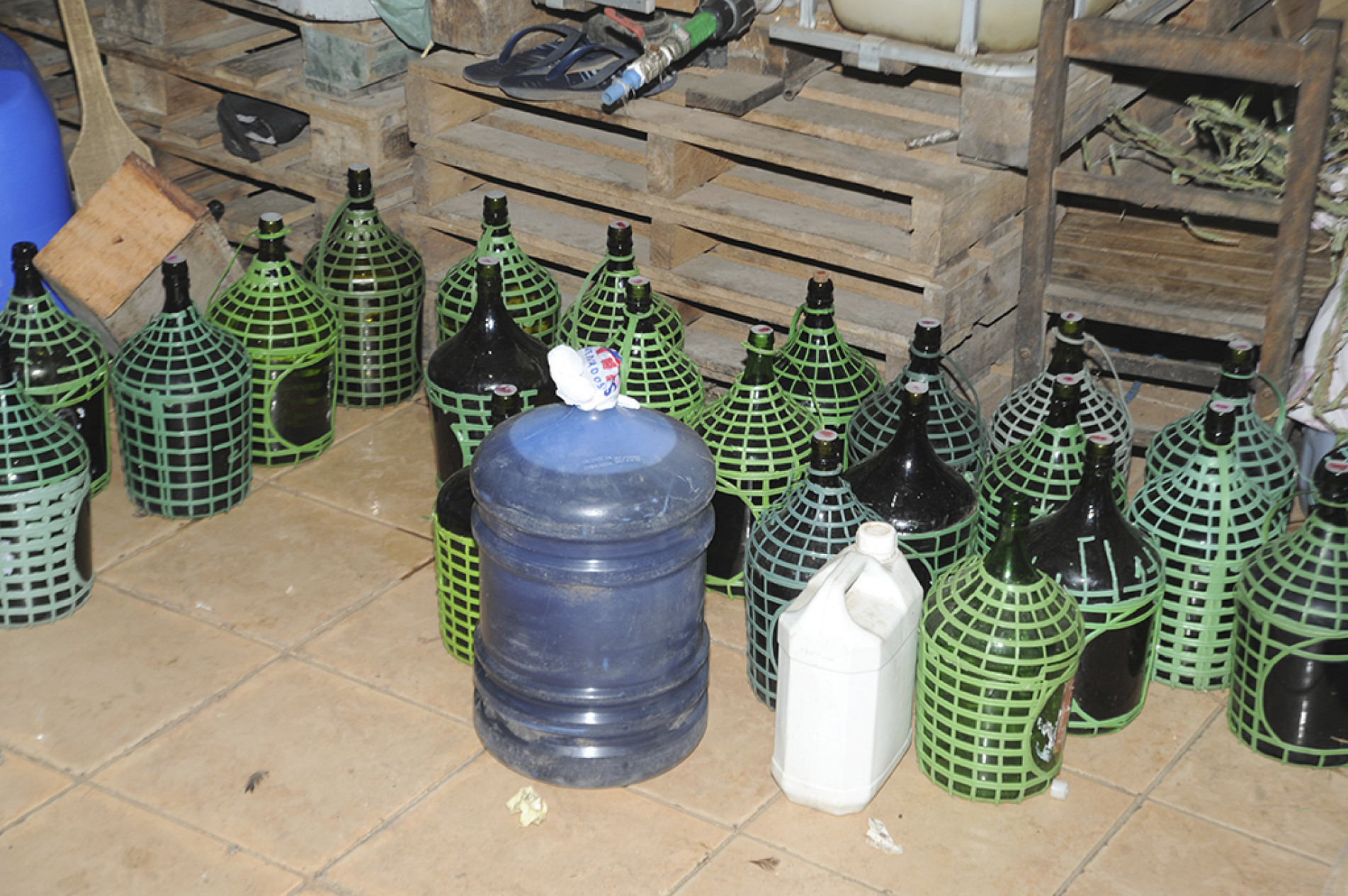 Polícia fez operações de combate a bebidas adulteradas
