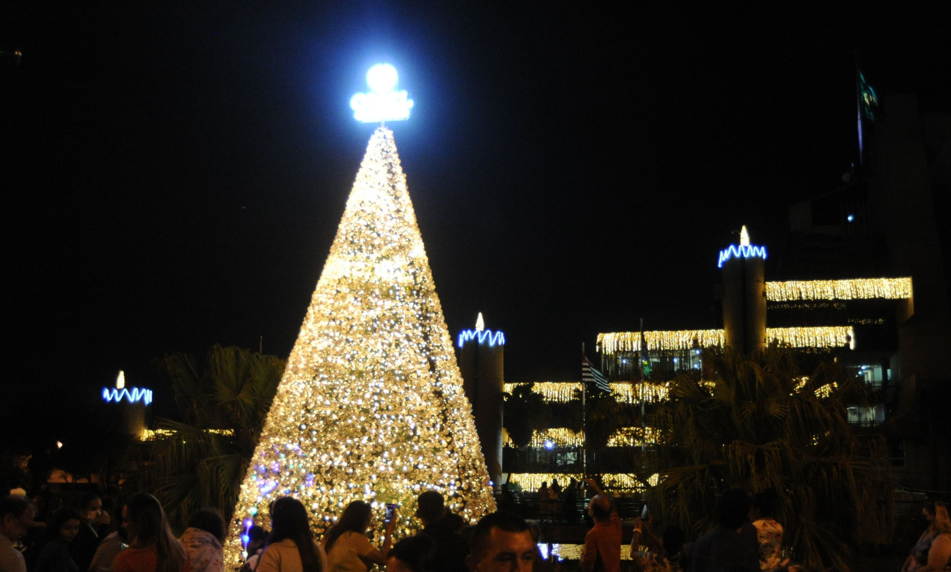 Evento natalino conta com vários atrativos, incluindo apresentações musicais