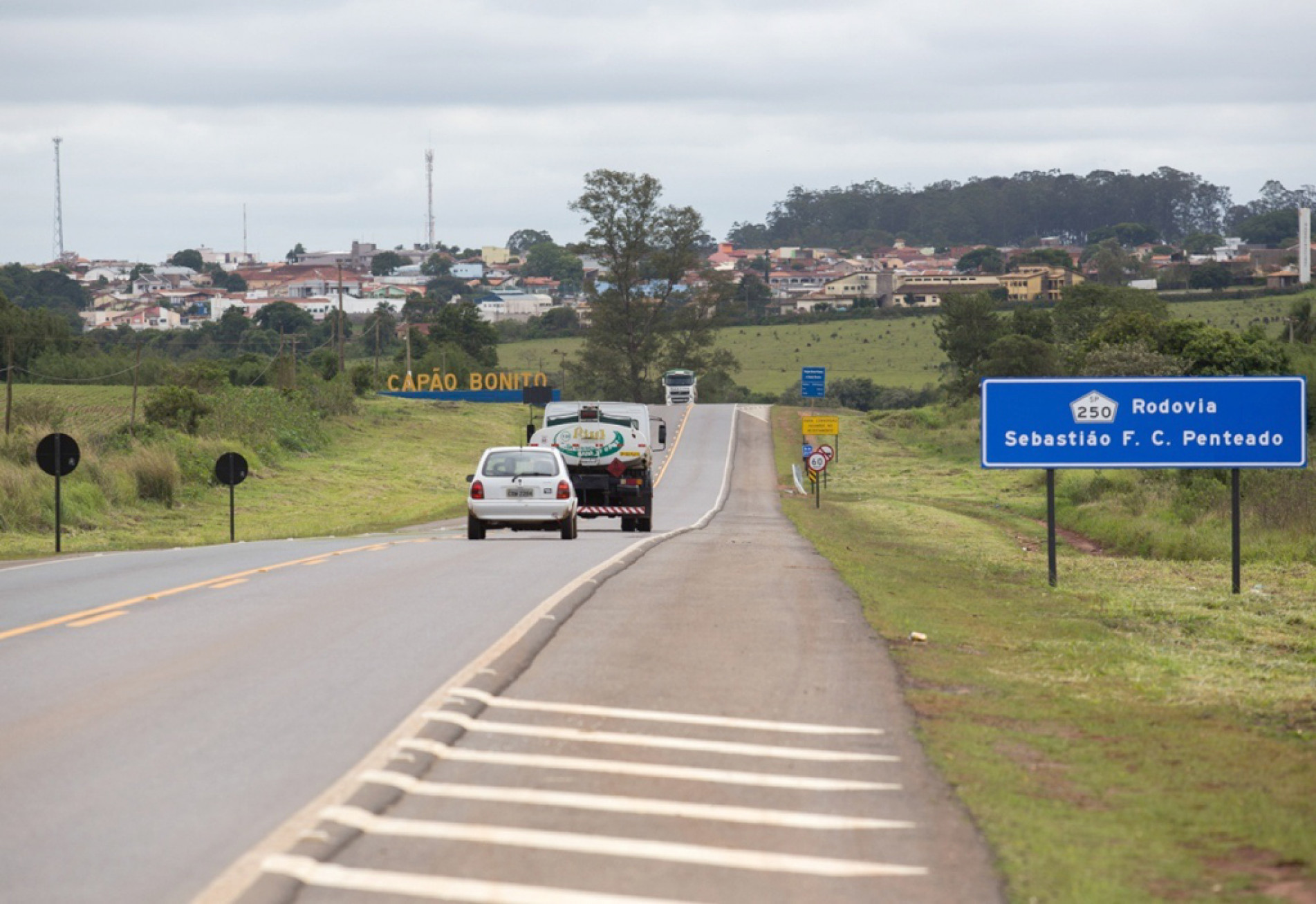 Rodovia SP-250 se estende até a divisa com o Estado do Paraná 
