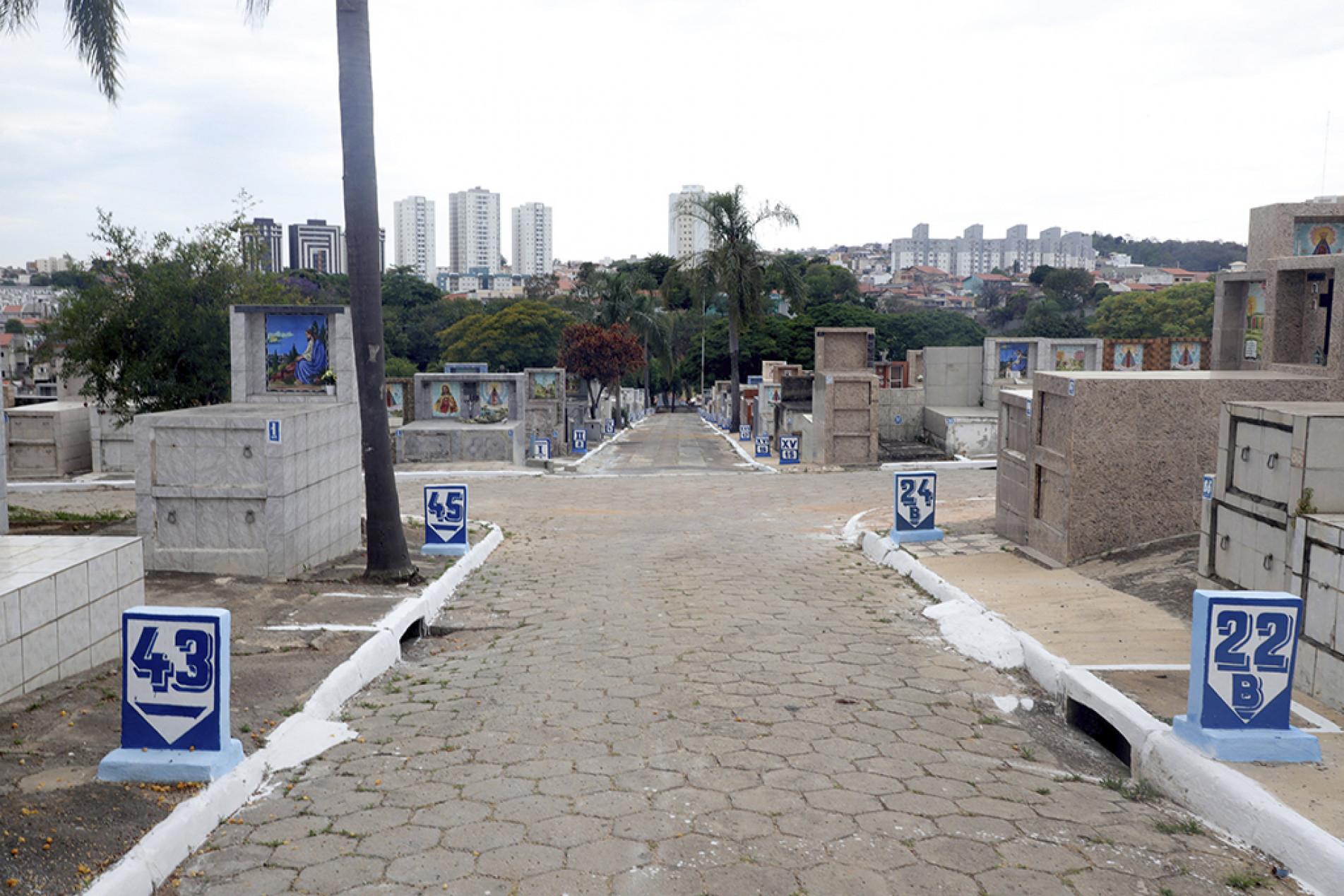 Os serviços realizados no Cemitério da Consolação, na Vila Haro, estão em fase de conclusão
