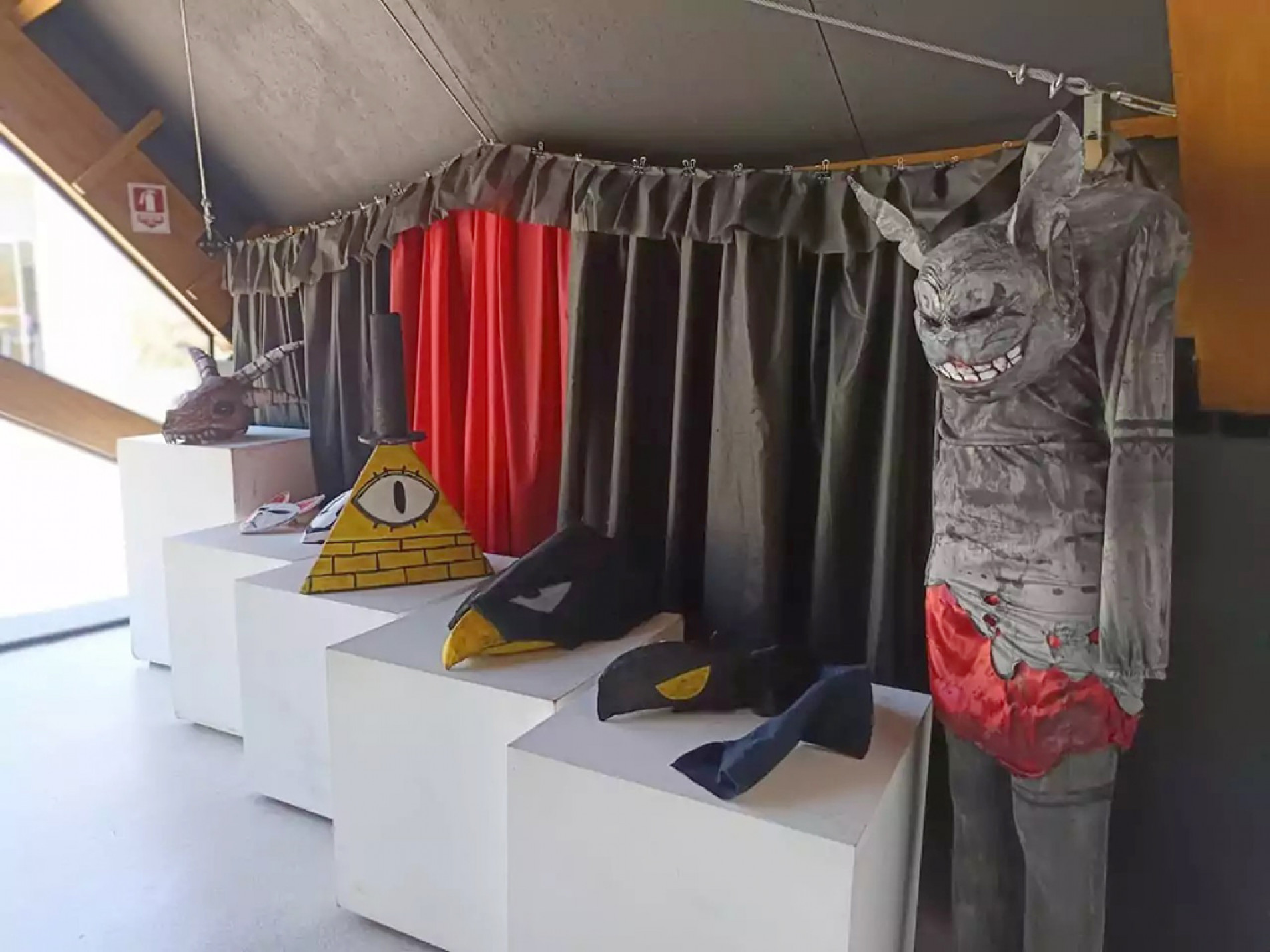 Mostra traz máscaras artesanais que exploram temas como identidade e representação
