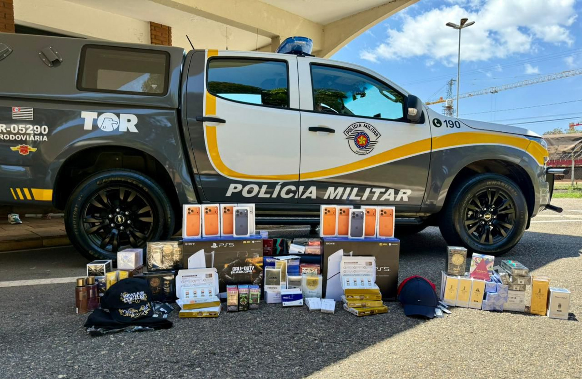 O material e o veículo foram apreendidos, a ocorrência foi encaminhada à Polícia Federal de Sorocaba