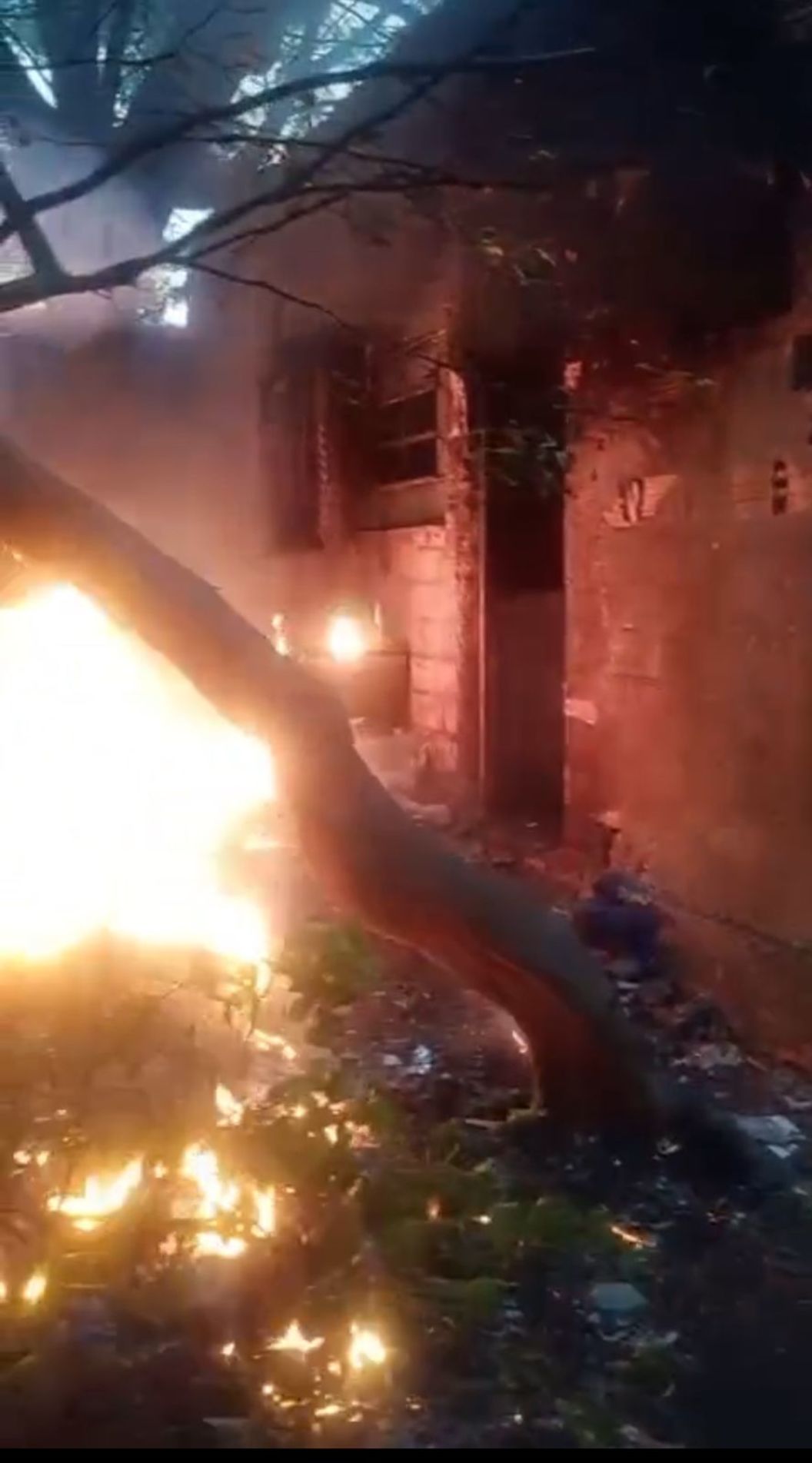 As causas do incêndio ainda são desconhecidas e serão apuradas