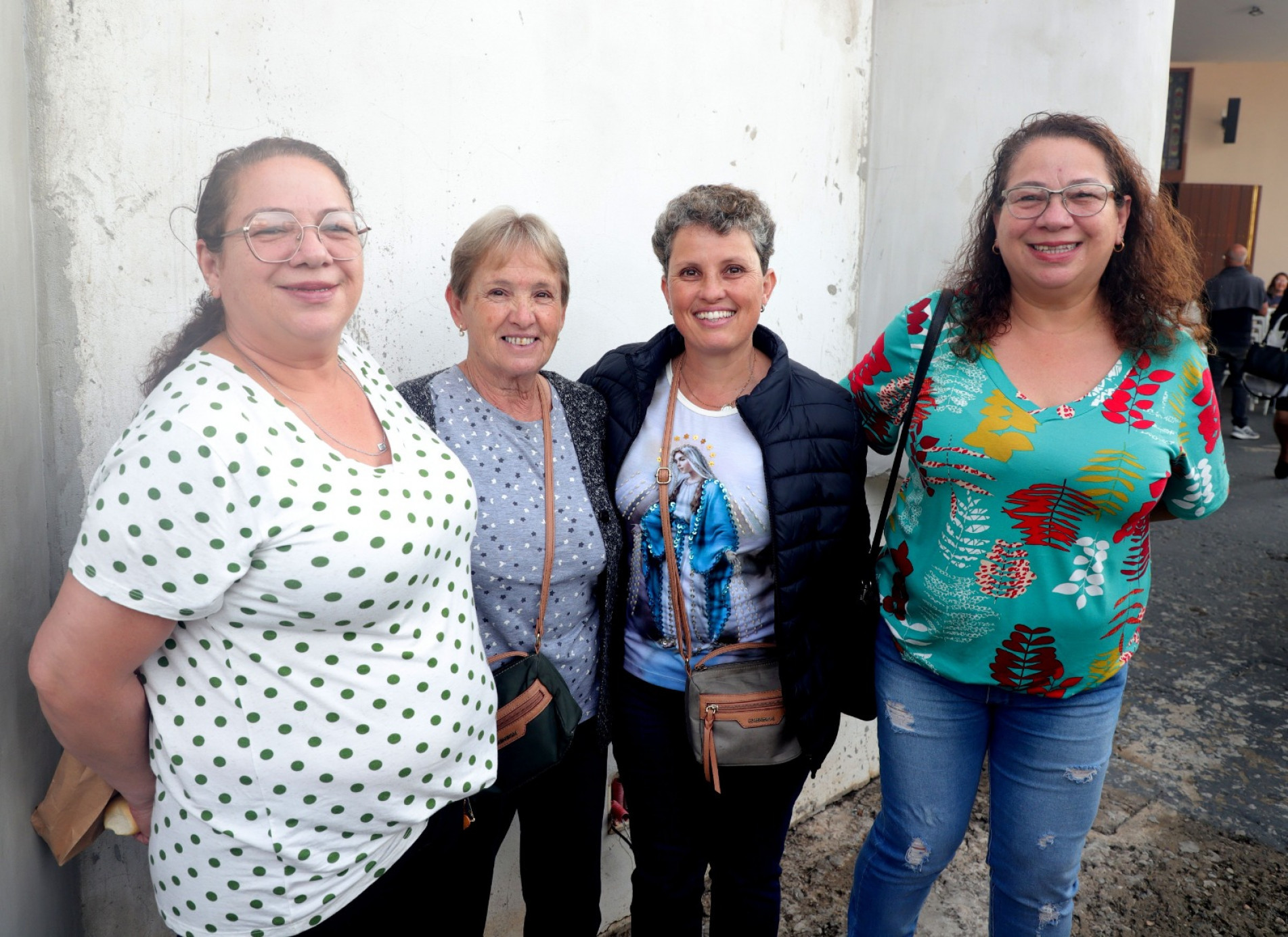 As irmãs Magda Vedovatto, de 51 anos e Margarete Vedovatto, de 51 anos, ambas monitoras educacionais, acompanhadas pela amiga Maisa Rosa Gonçalves Barbosa, de 47 anos, inspetora de alunos e sua mãe Marlene Rosa da Silva, de 72 anos