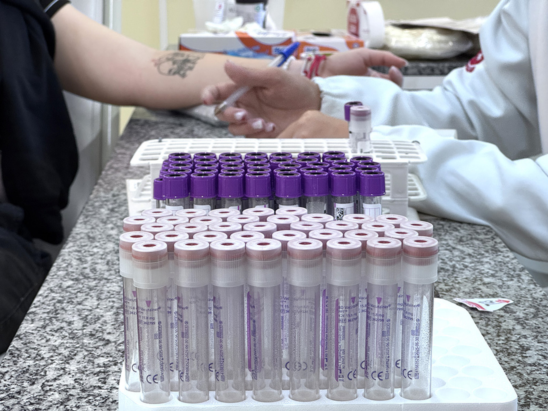 Hospital explica que falta de sangue no estoque afeta diretamente a realização de cirurgias, atendimentos de emergência e o tratamento contínuo de diversos 
pacientes internados
