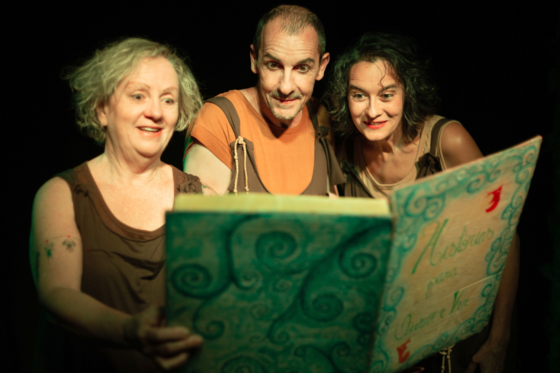 Elenco é formado por Maria Helena Barbosa, Ivanise  de Carlo e Júlio Scandolo 
