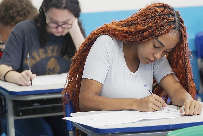Estudantes do 3° ano do Ensino Médio responderão 90 questão e farão a redação