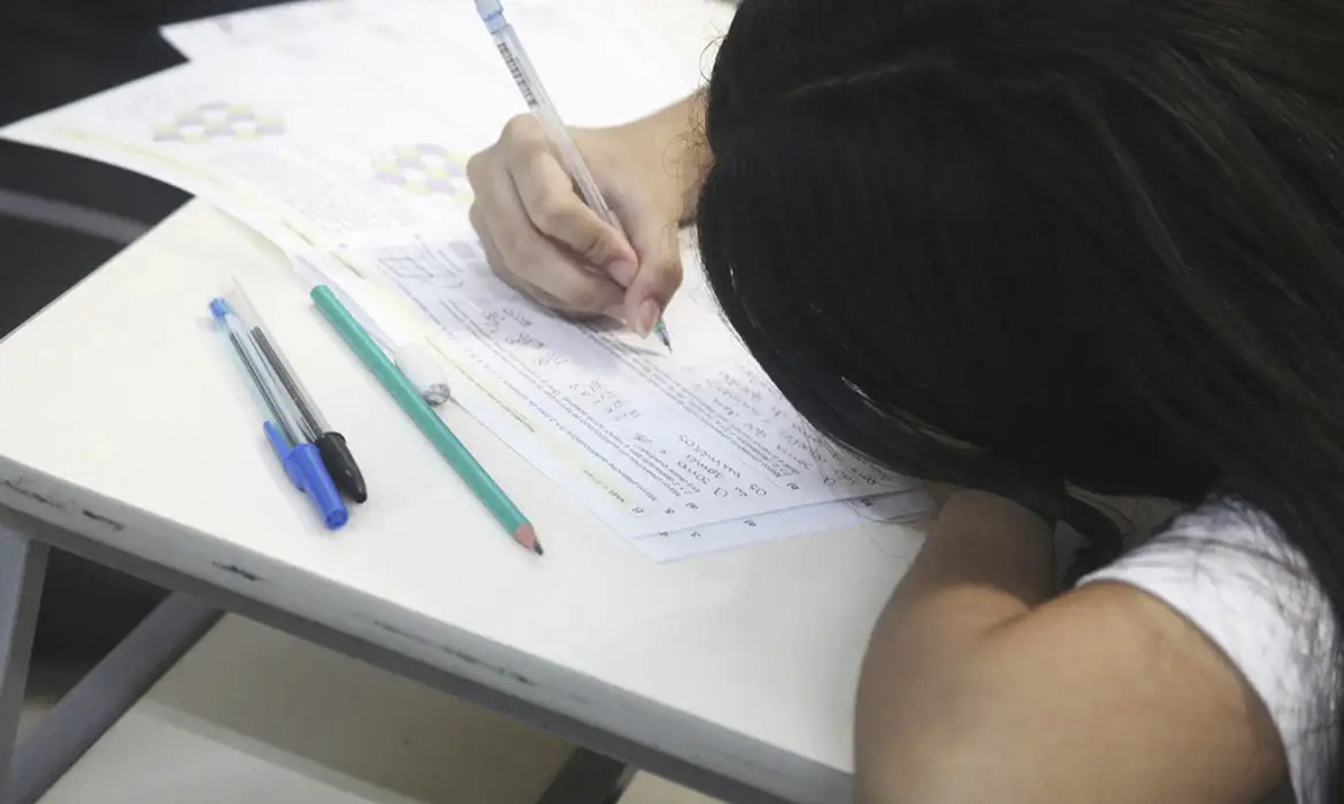 Especialistas alertam que a excelência depende de clareza, coerência e repertório bem aplicado, não de quantidade de textos escritos às pressas
