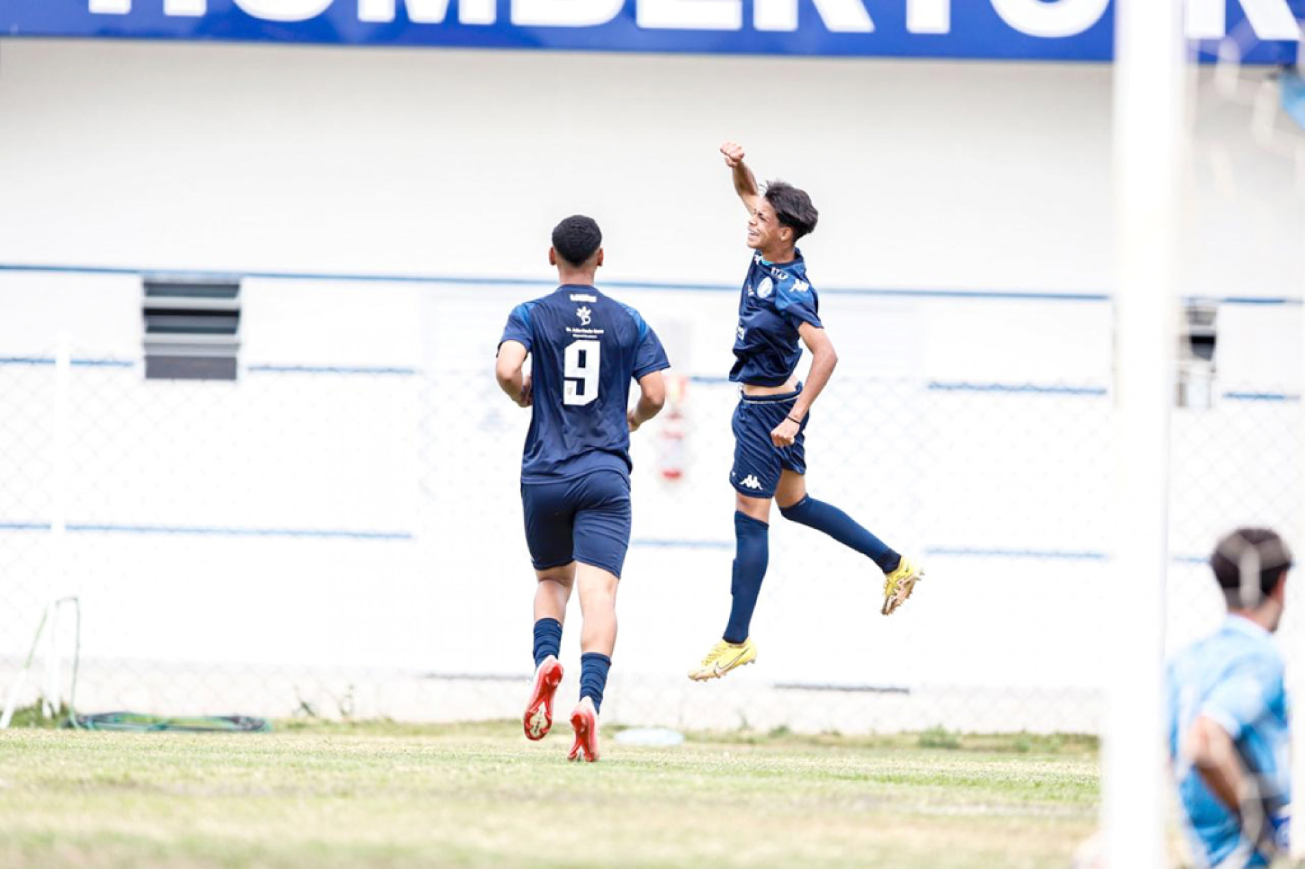 Jogadores do CAP comemoram: time representa Salto de Pirapora nos campeonatos de base
