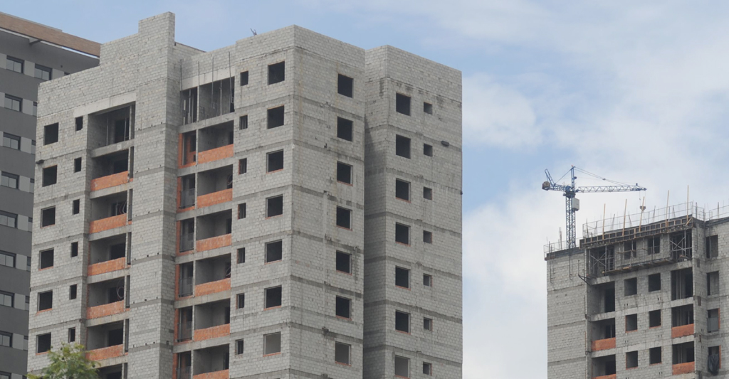 Taxa de juros inibe o crescimento da construção civil 