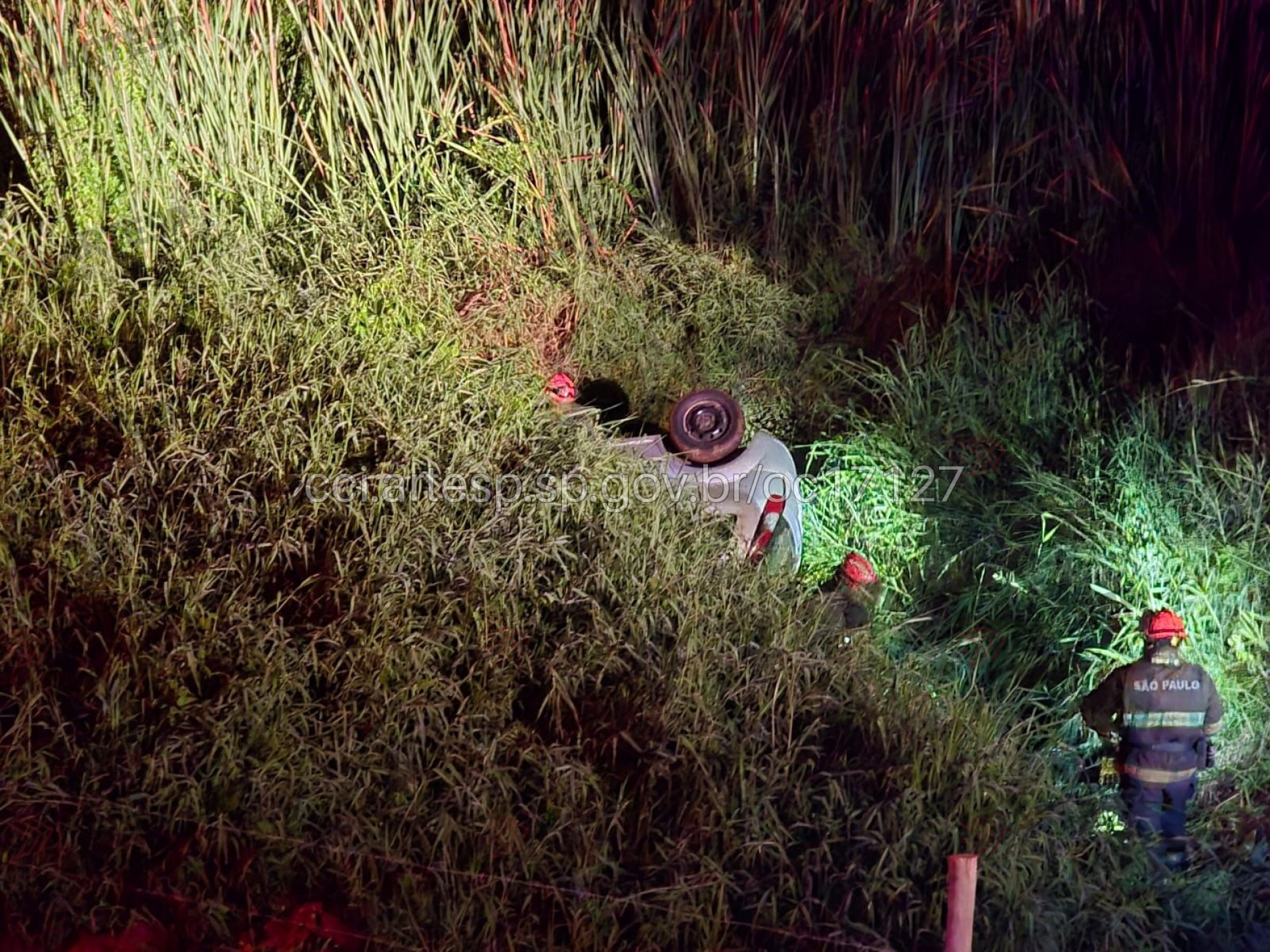 Veículo foi removido para a base da Polícia Rodoviária