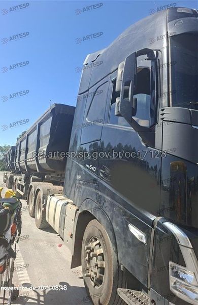 O caminhão estava estacionado desde o dia anterior no local