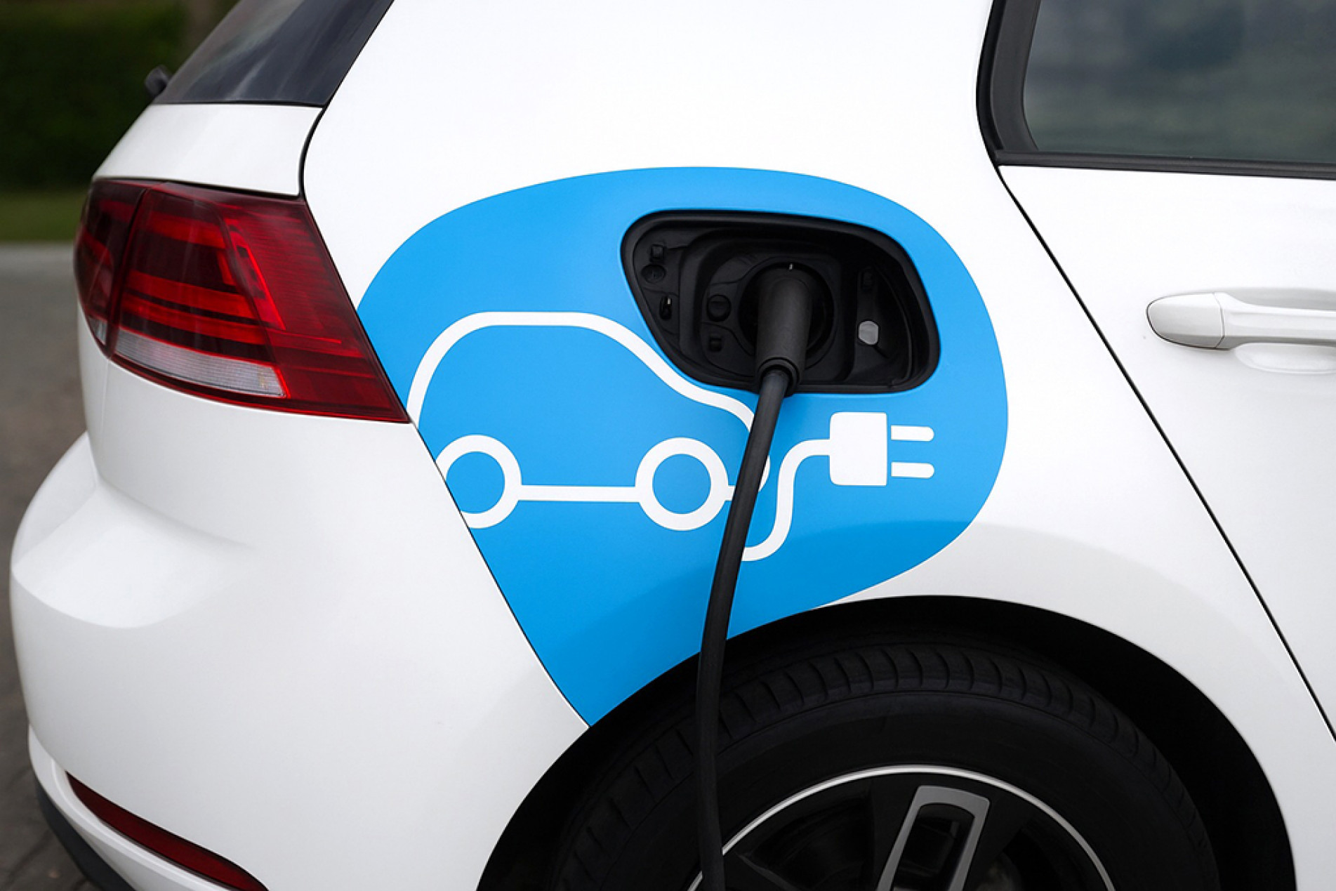 Cidade conta com cerca de 47 eletropostos, distribuídos em supermercados, hotéis, shoppings, concessionárias, comércios e até clubes
