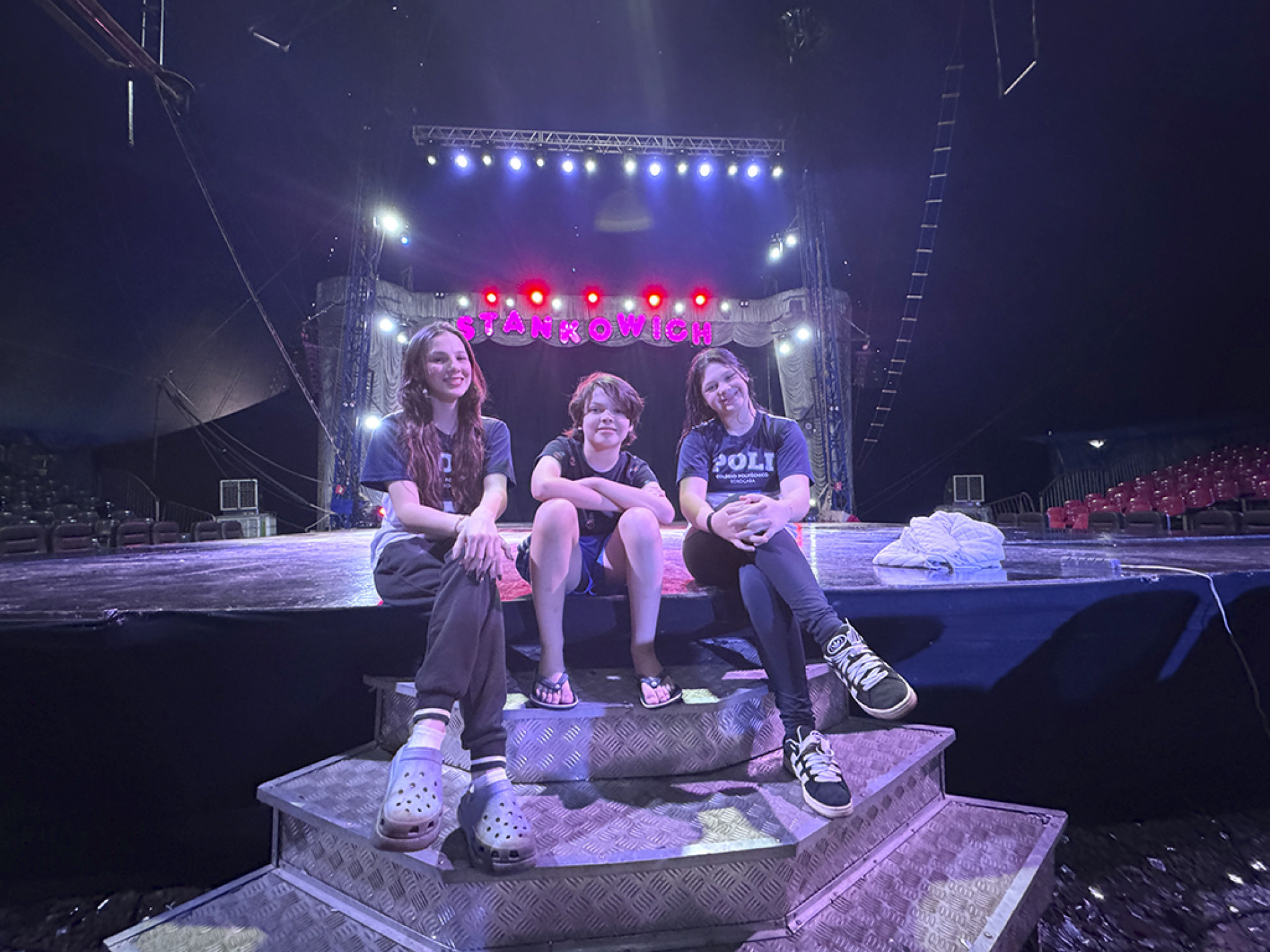 Isabella, Jonas e Bruna mostram que é possível equilibrar a vida itinerante com o compromisso dos estudos
