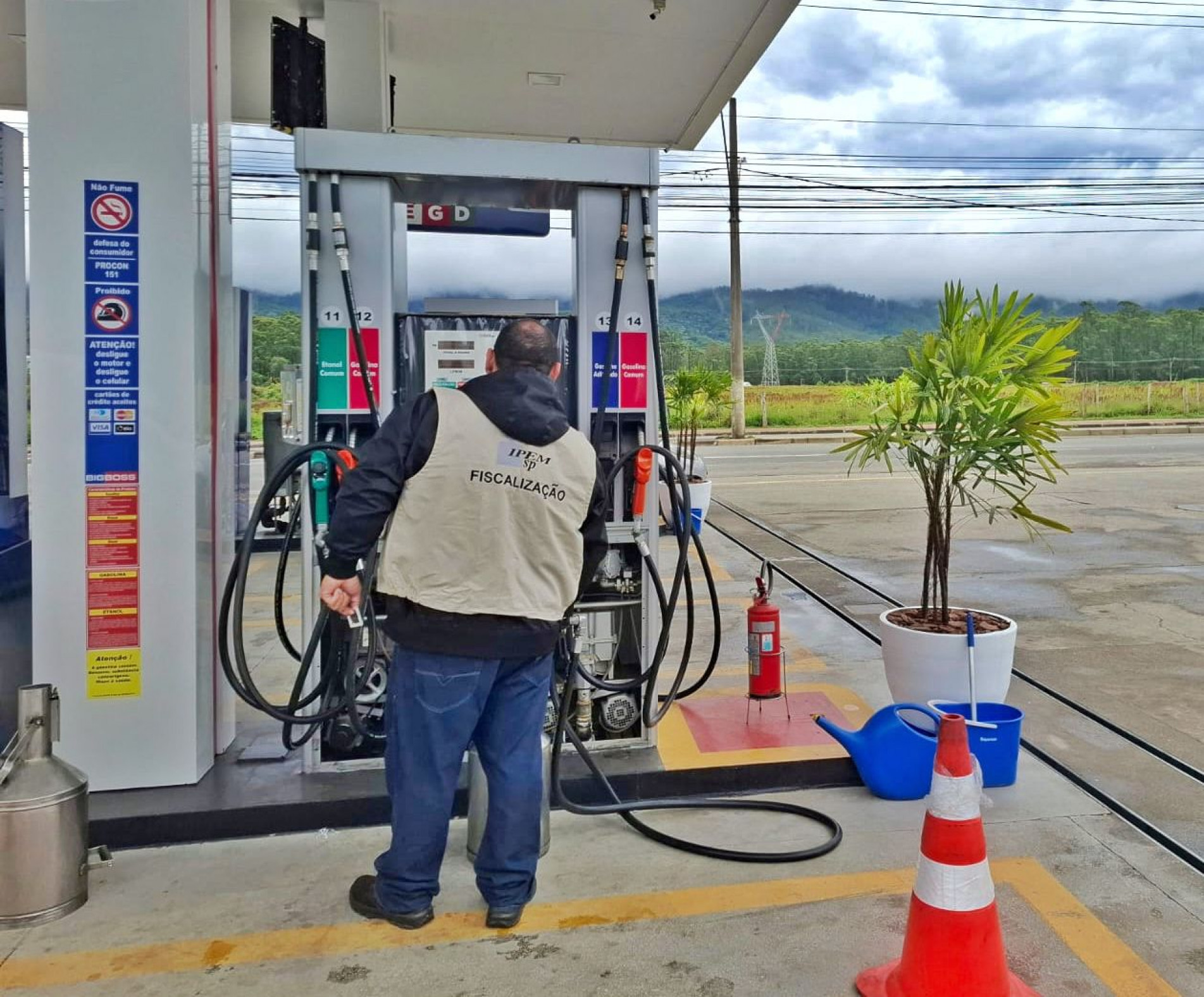 Caso sejam identificadas irregularidades, as bombas podem ser interditadas e os responsáveis autuados