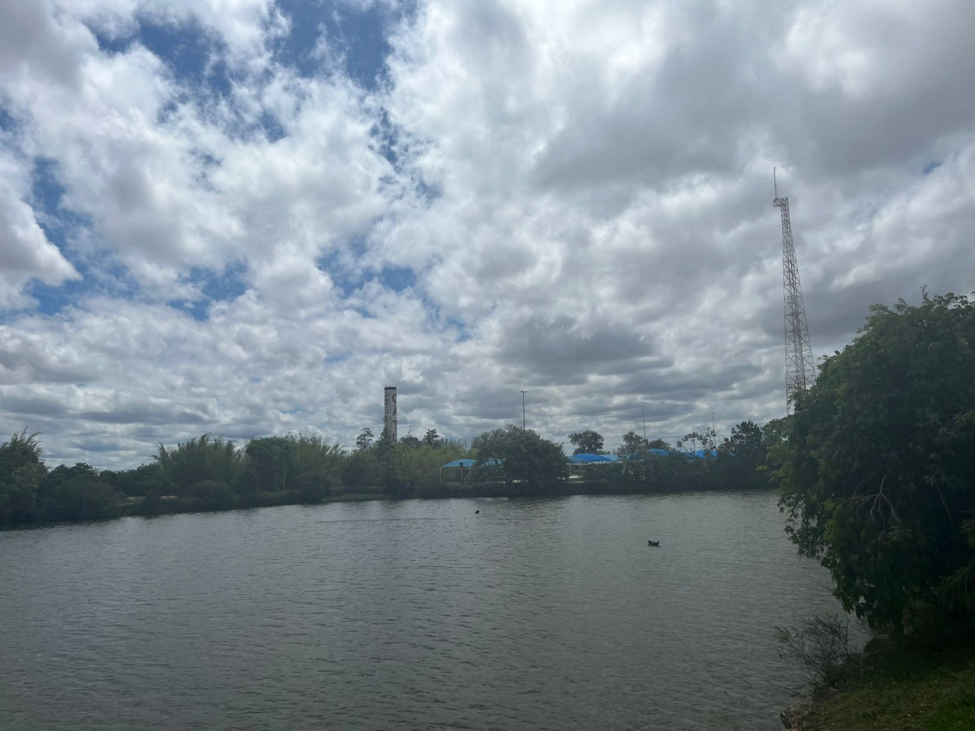 Domingo (9) teve céu com muitas nuvens 