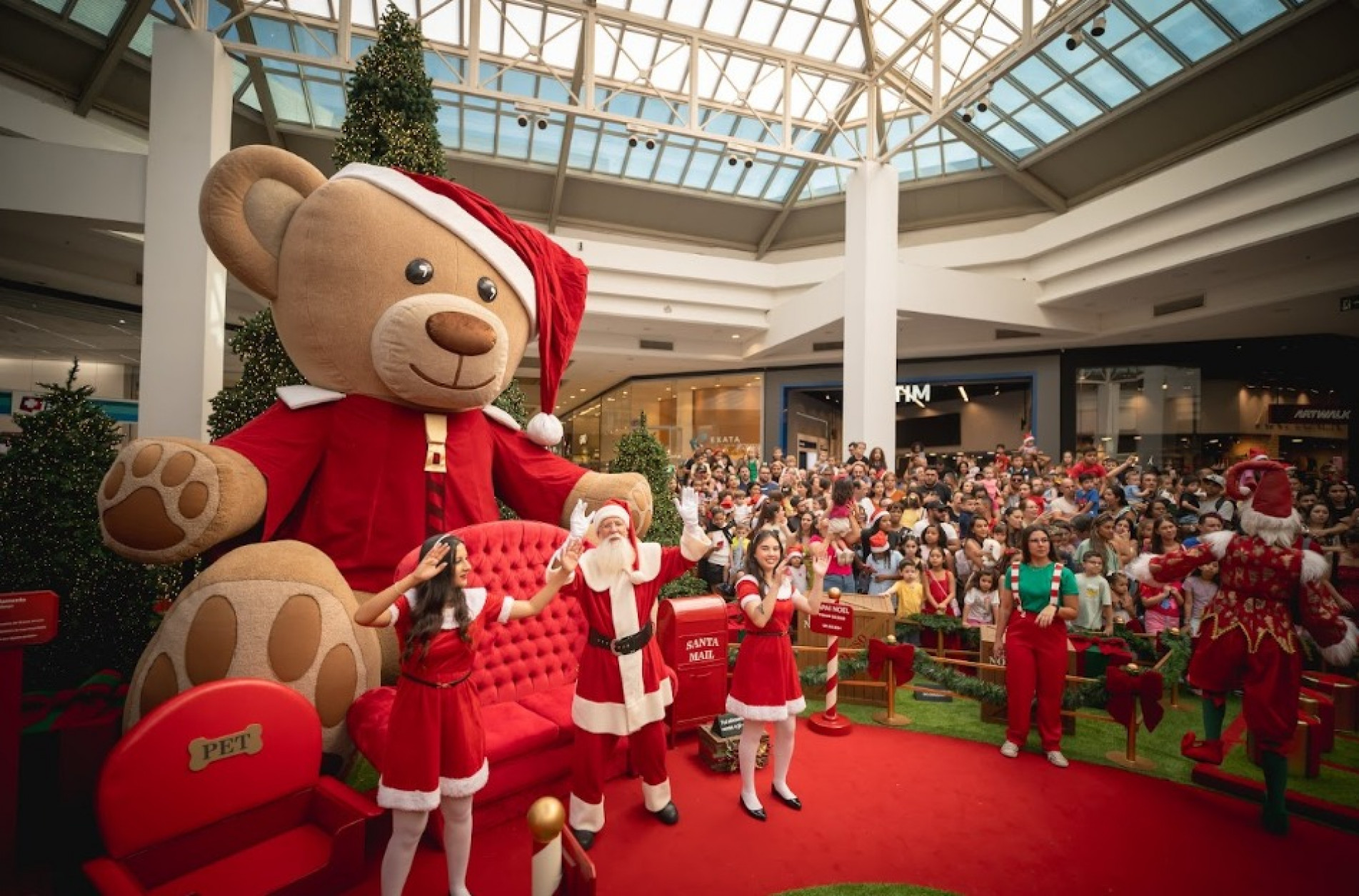 O Iguatemi Esplanada abre a programação de fim de ano com a Parada de Natal e a chegada do Papai Noel neste sábado (15), às 15h