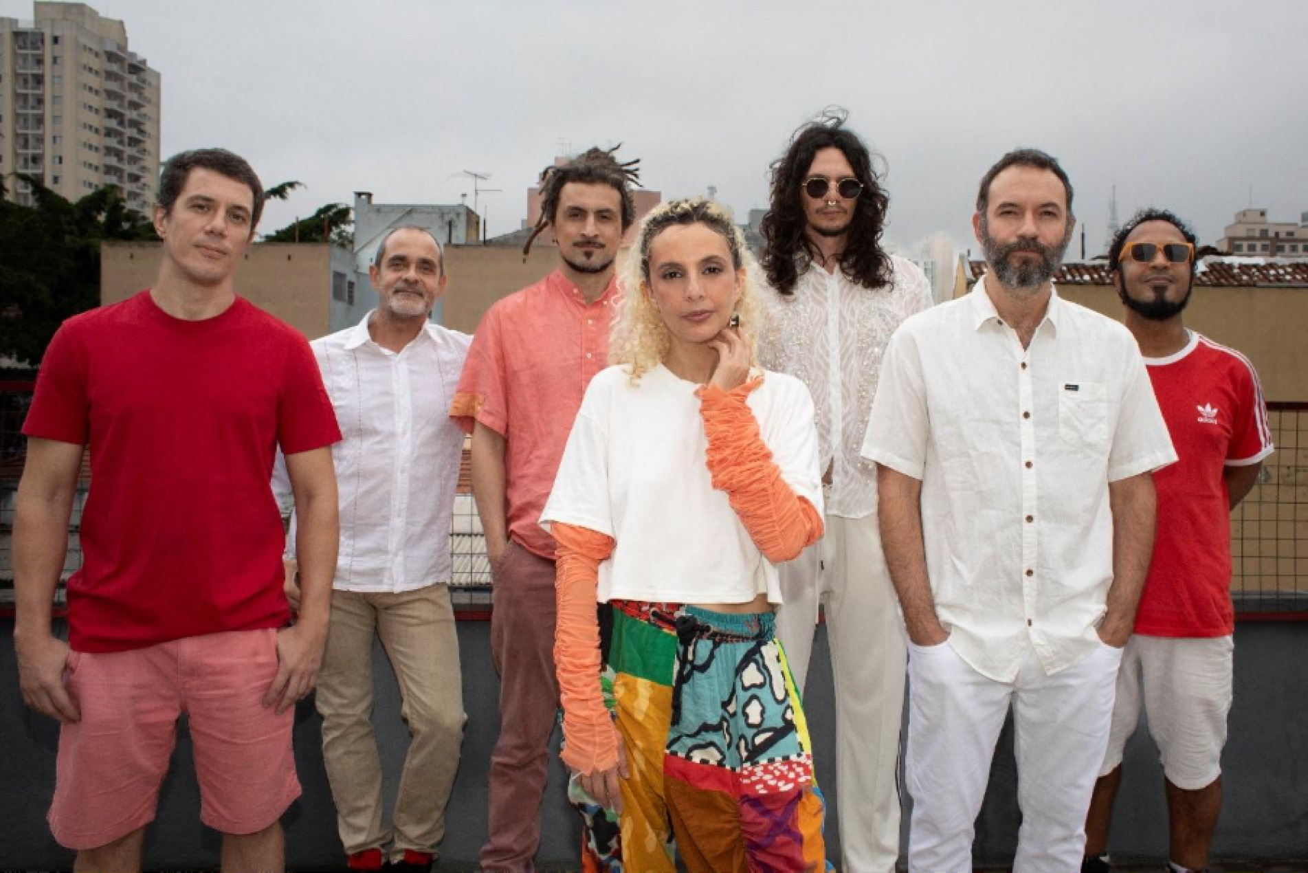 Luiza Lian e Bixiga 70 fazem show no domingo (16)