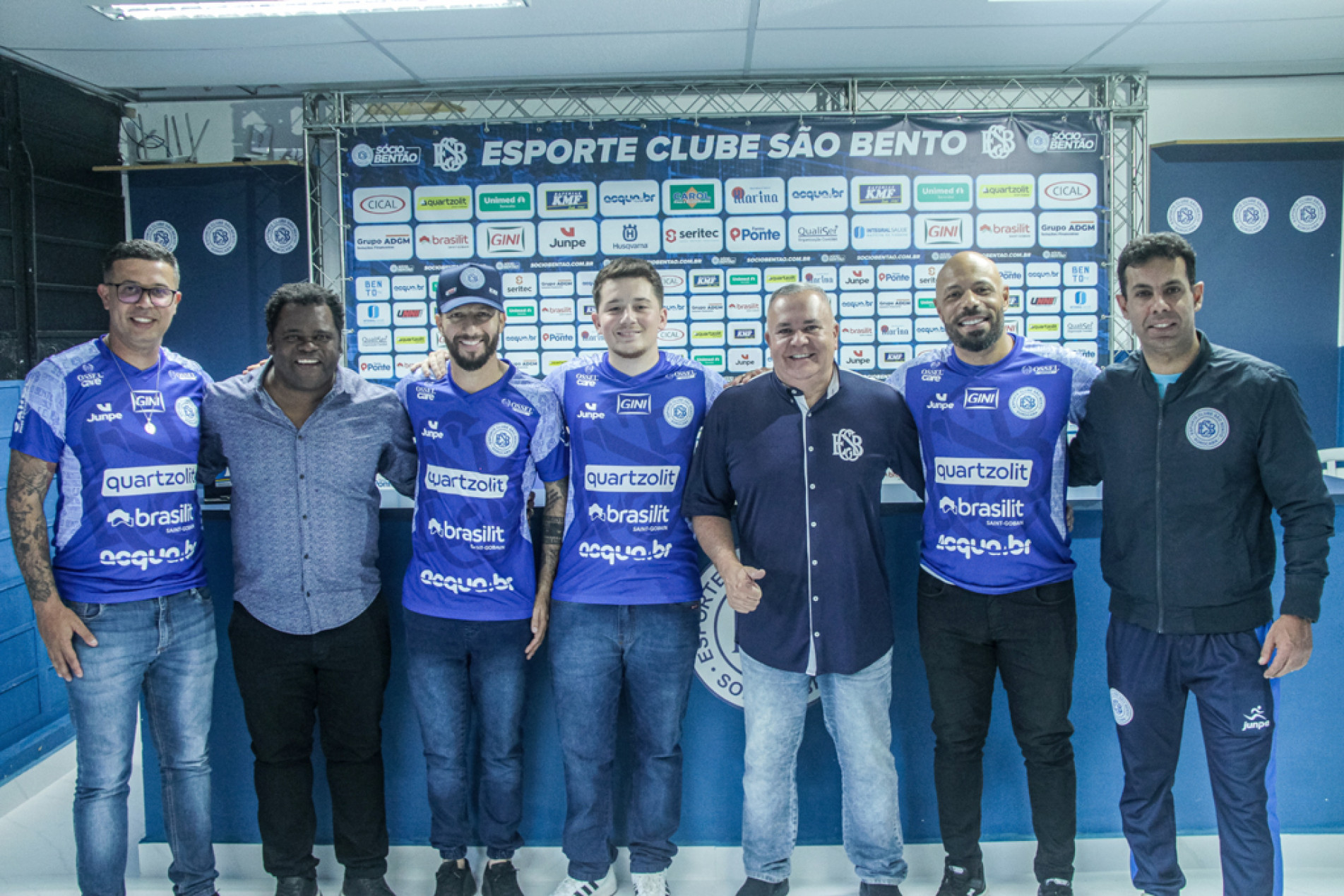 Fabiano Carneiro (2º da esquerda para a direita) ao lado do presidente Almir Laurindo e demais membros da comissão: motivado pelo desafio que terá pela frente