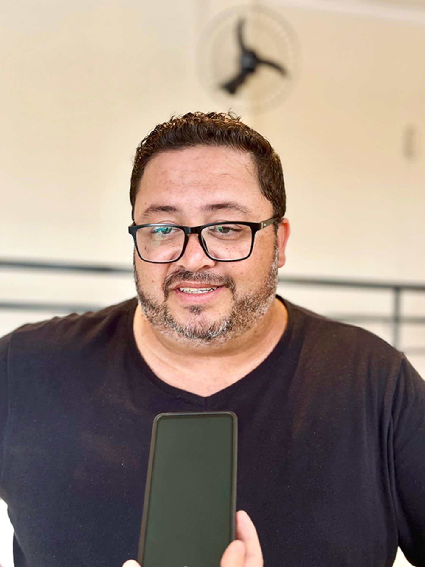 Saída ocorre em meio a um cenário de instabilidade
