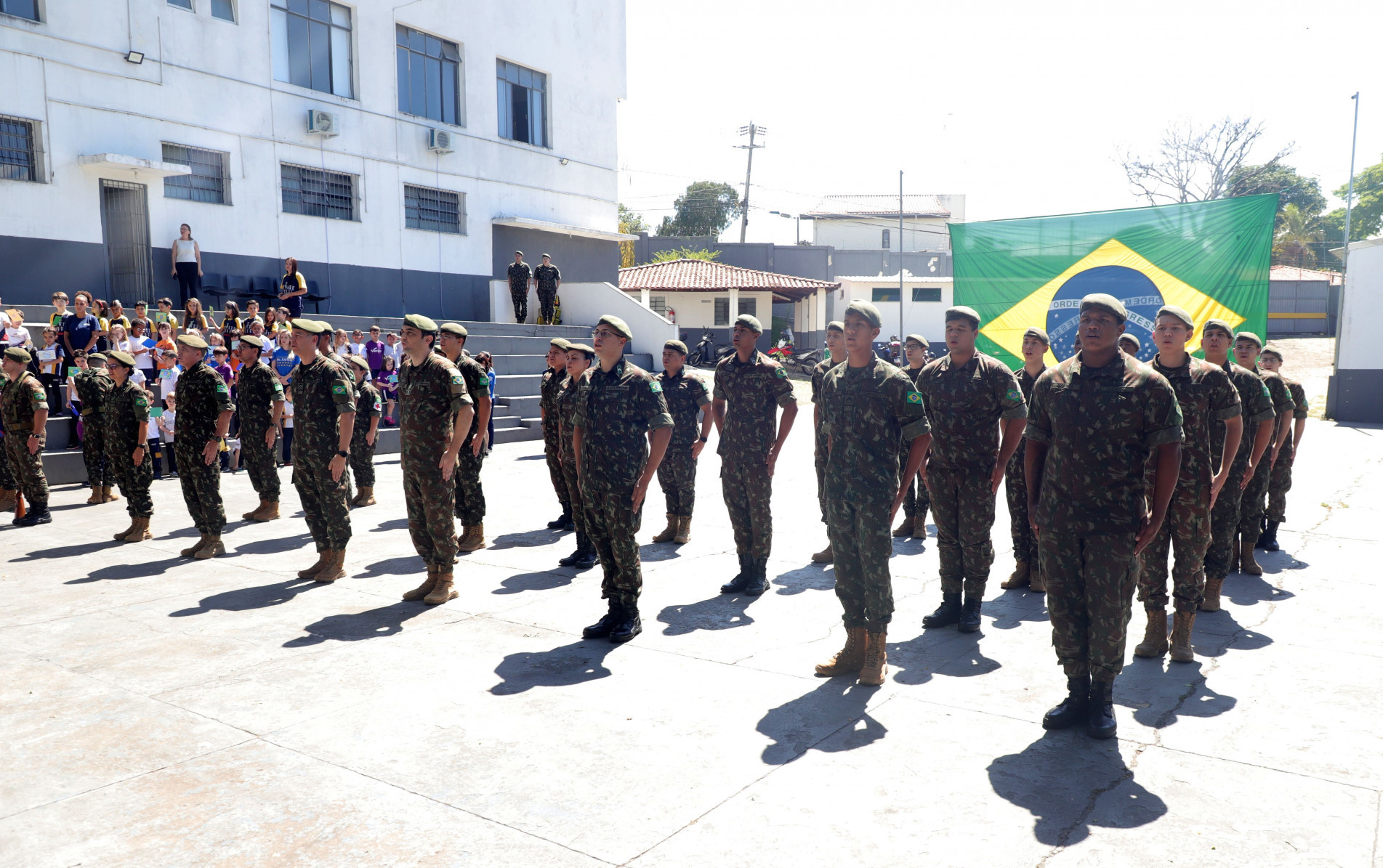 A tradição, como dizem os próprios militares, é construída